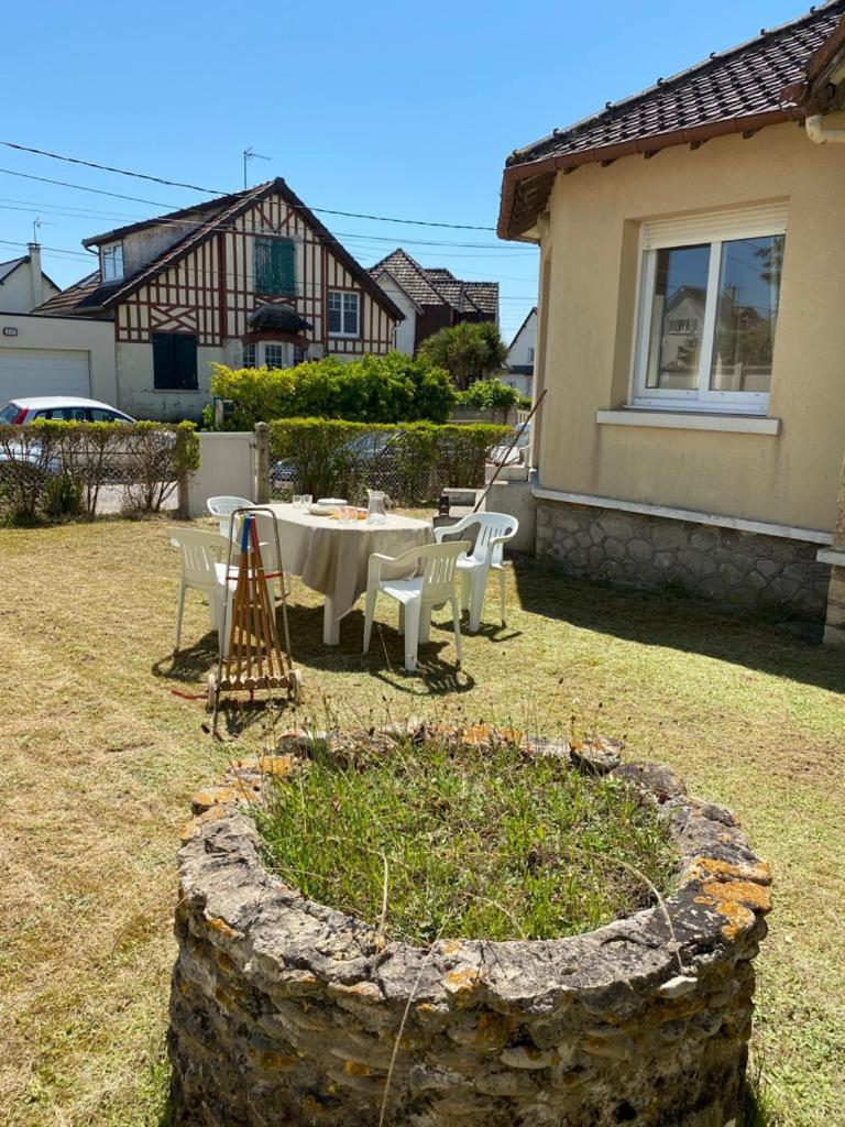 La plage au bout du jardin / Sword Beach cottage