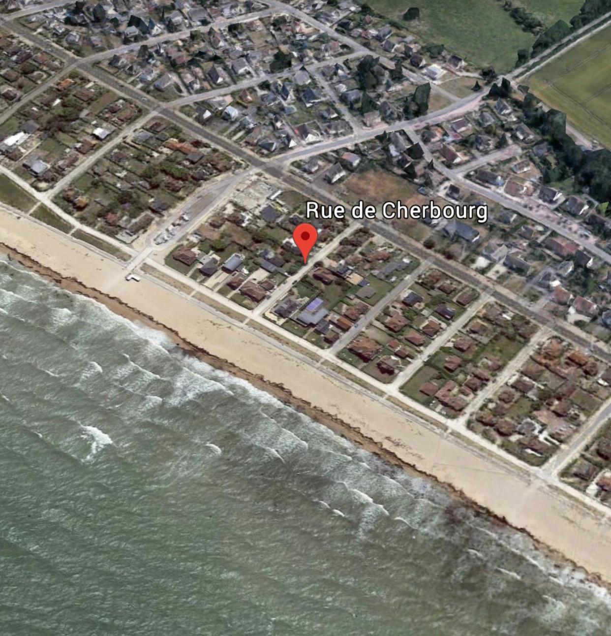 La plage au bout du jardin / Sword Beach cottage