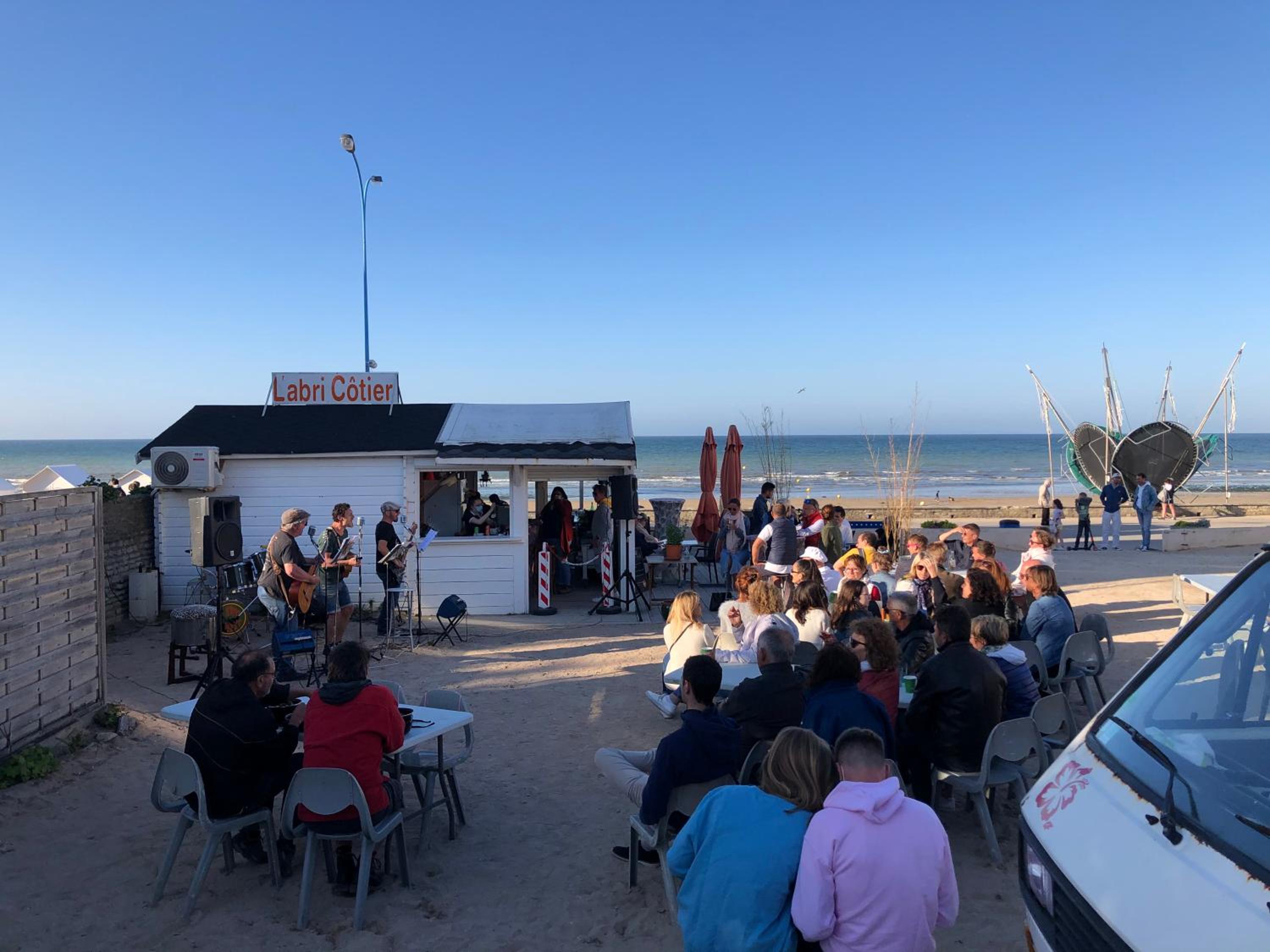 La plage au bout du jardin / Sword Beach cottage