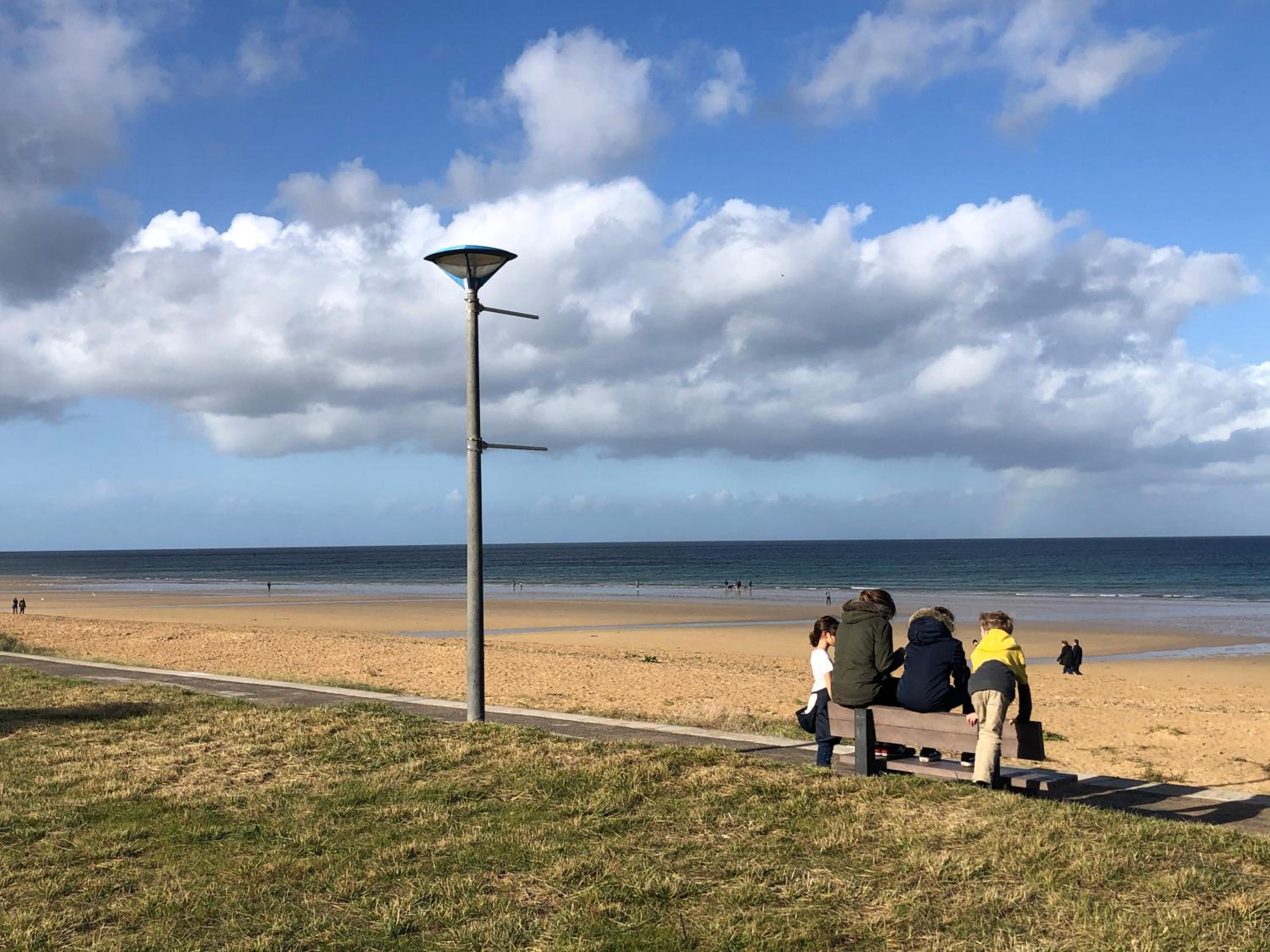 La plage au bout du jardin / Sword Beach cottage