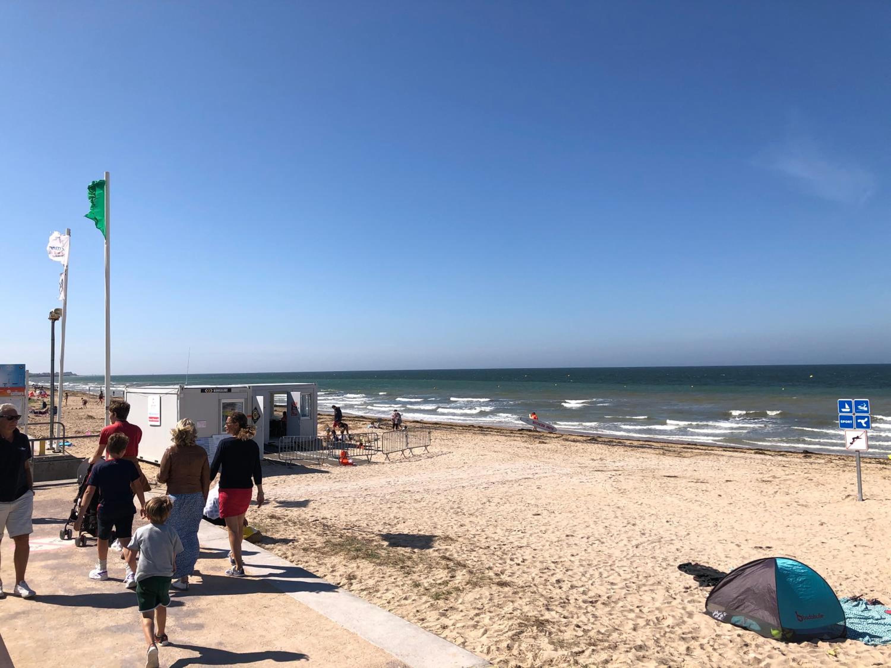 La plage au bout du jardin / Sword Beach cottage