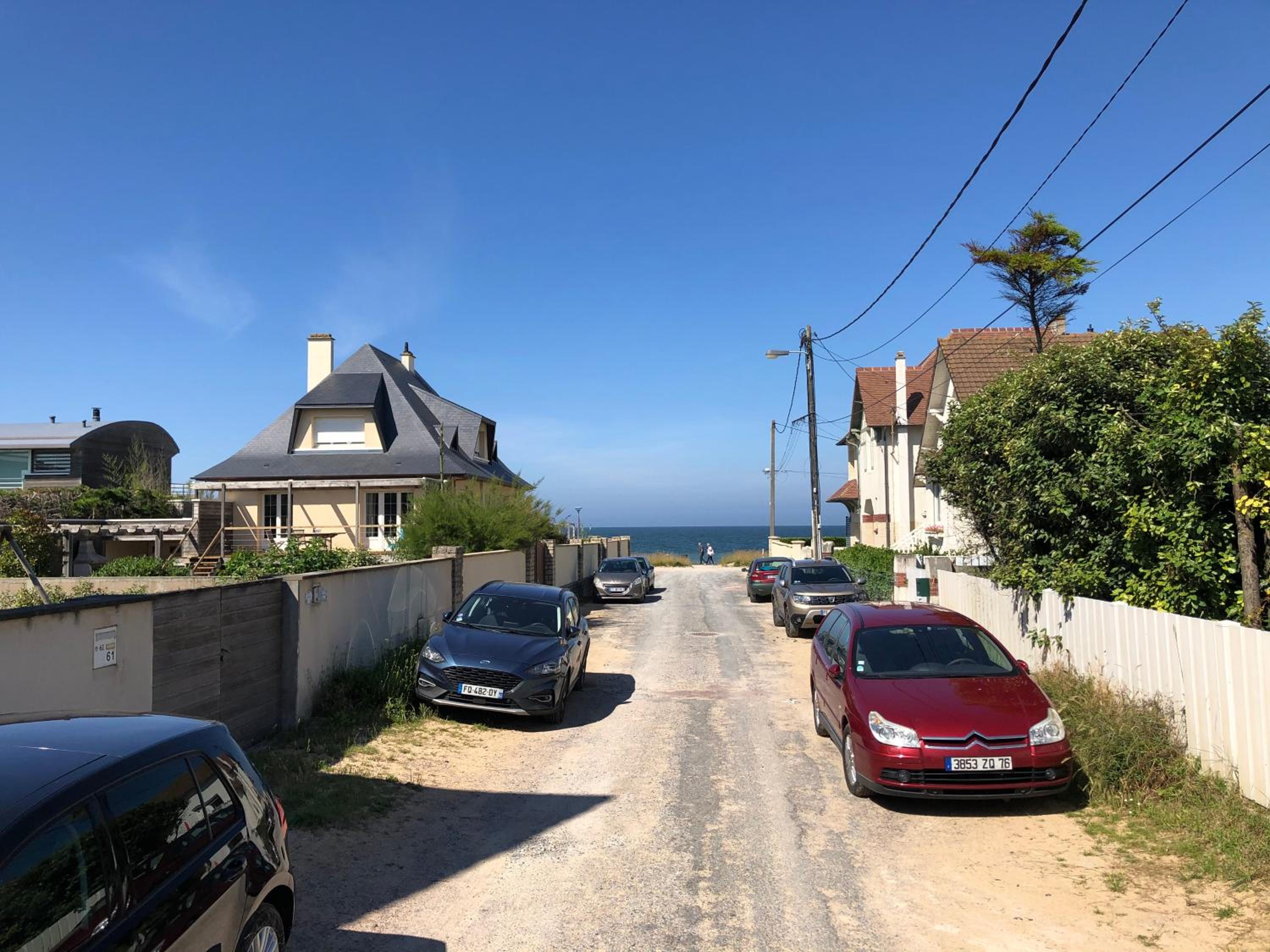 La plage au bout du jardin / Sword Beach cottage