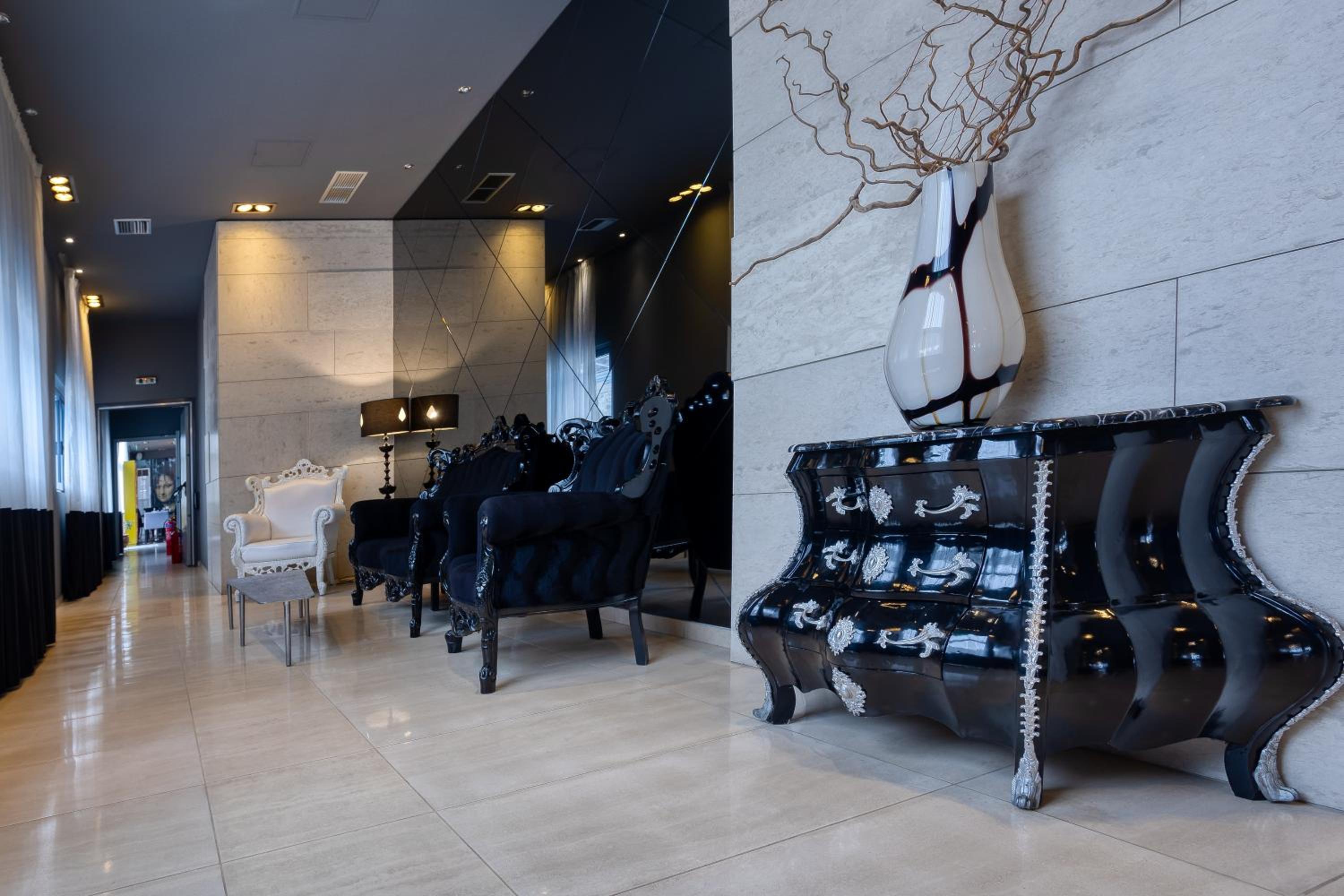 Gallery Art Hotel