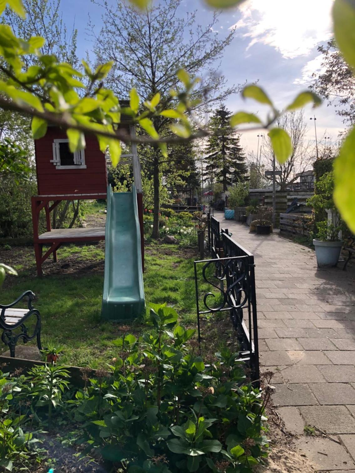 Houseboat apartment with water terrace, free bikes & fast wifi