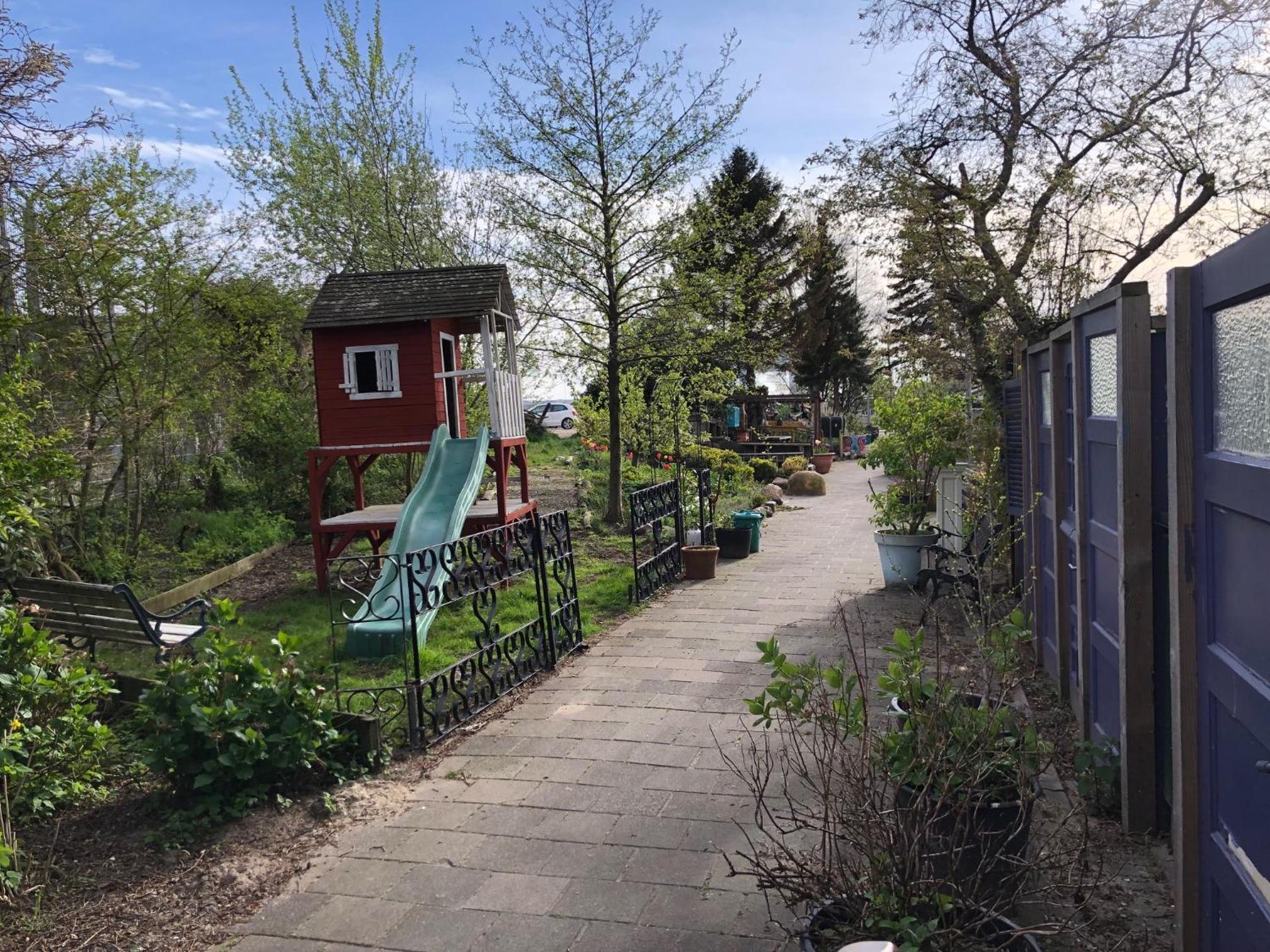 Houseboat apartment with water terrace, free bikes & fast wifi