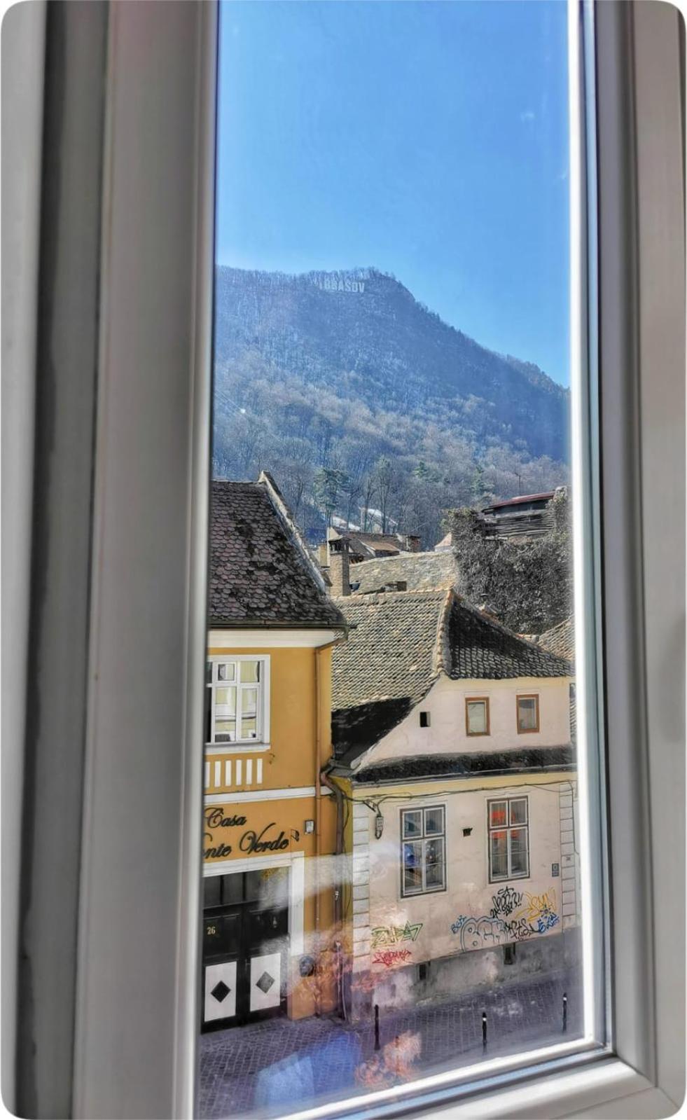 Sunrise Cerbului ( Brasov Old Center)