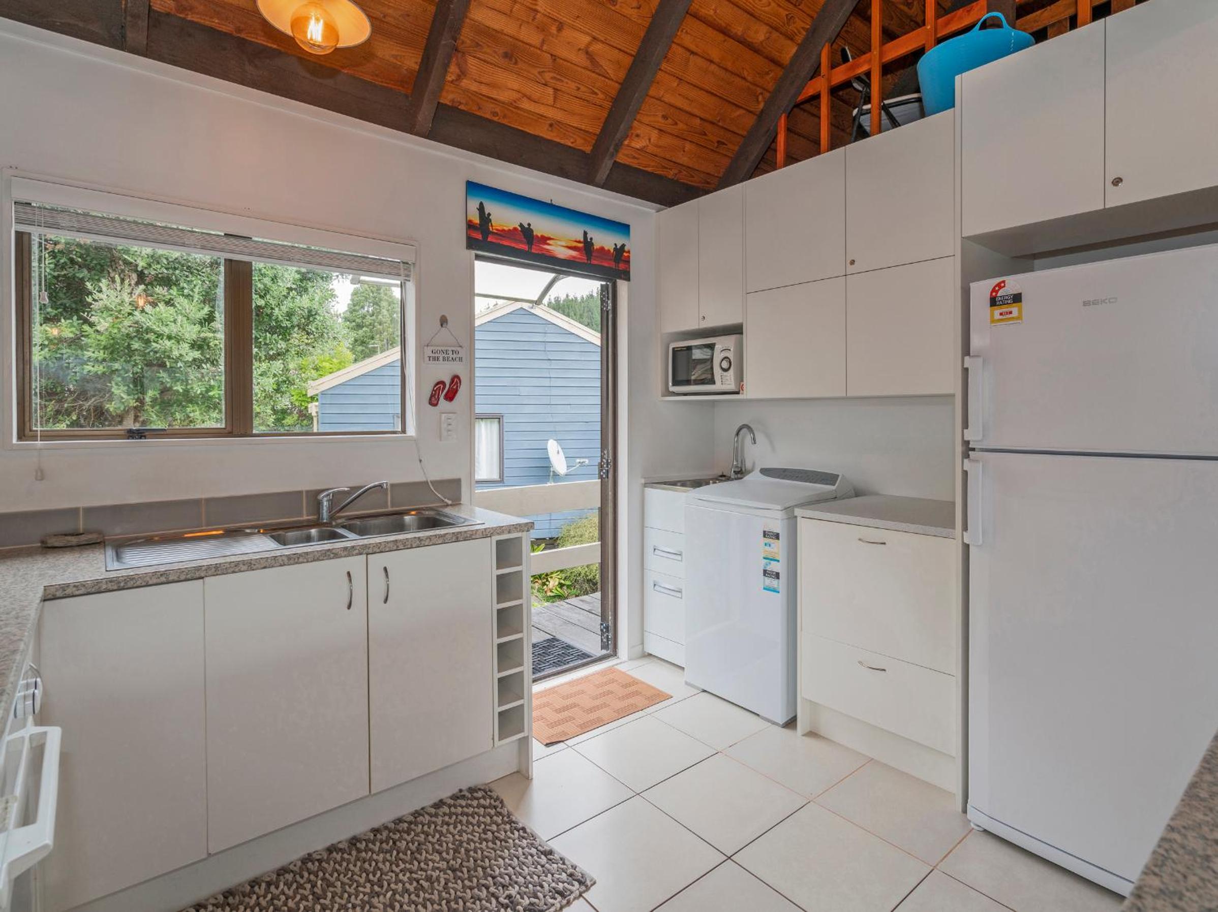 Getaway - Onemana Holiday Chalet view 2