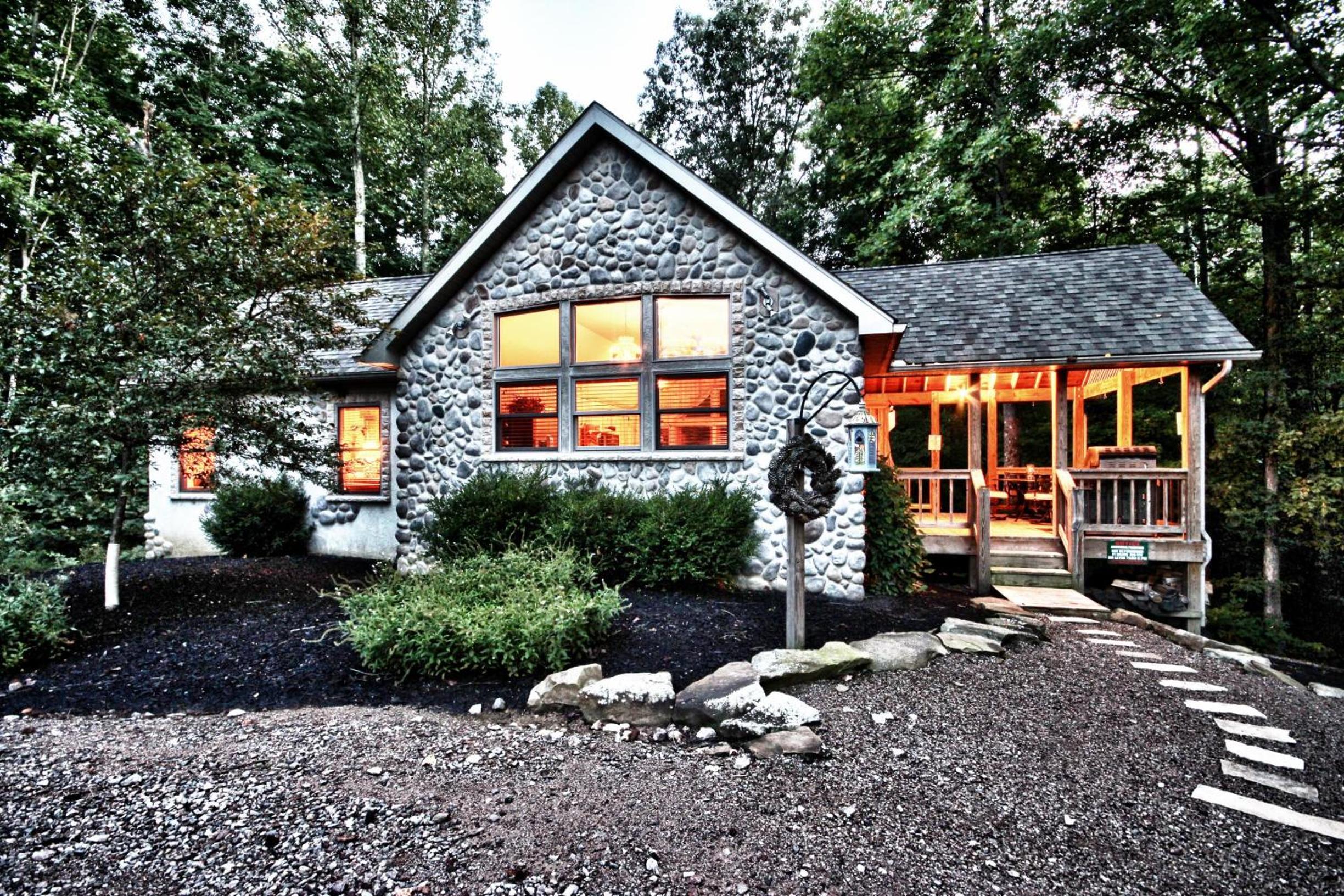 Cherry Ridge Retreat Luxury Cabins view 4