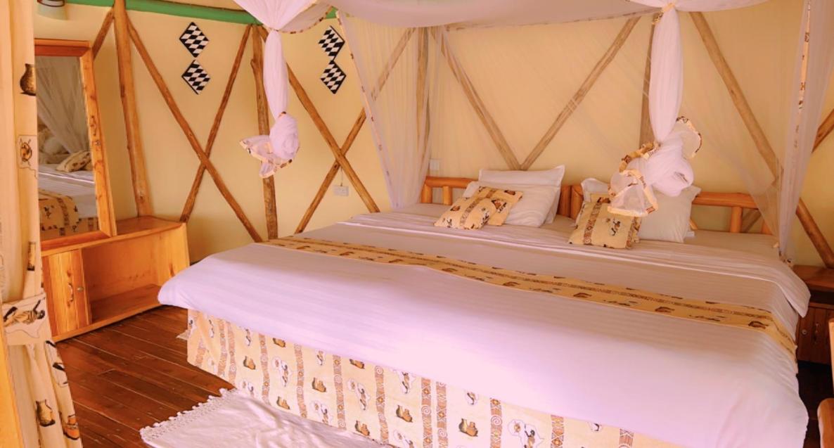 Lake Bunyonyi Rock Resort