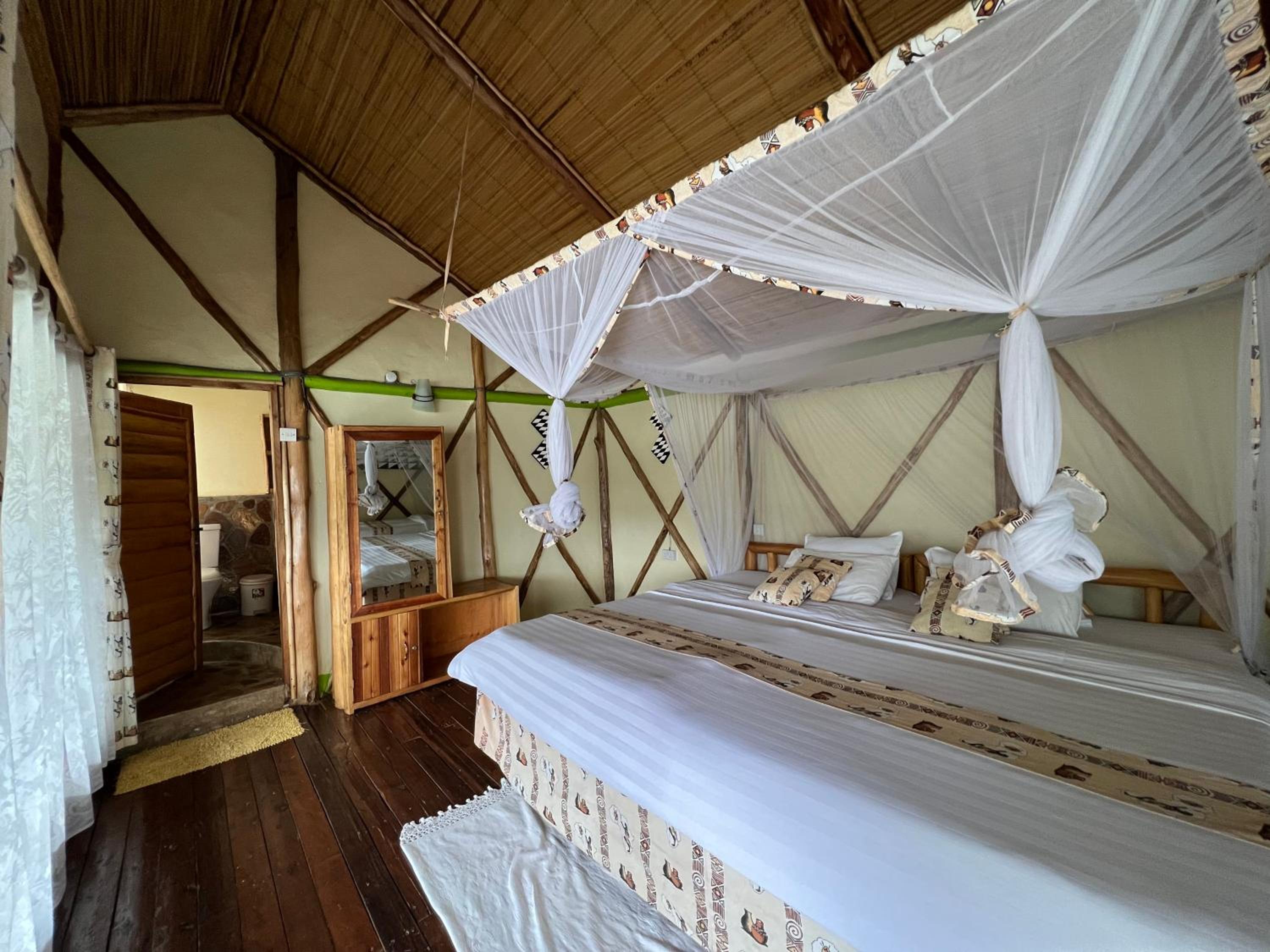 Lake Bunyonyi Rock Resort