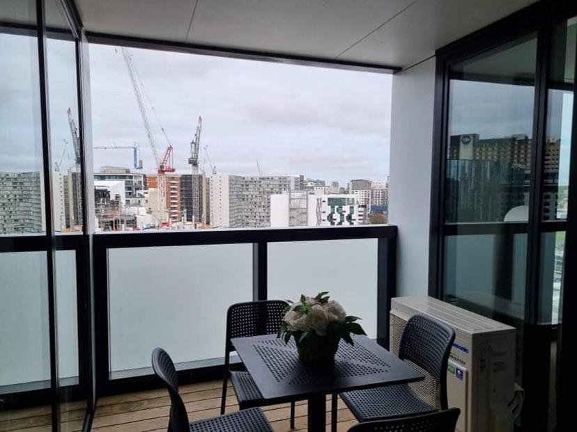 Modern, Central City, Penthouse Floor Apartment. view 3