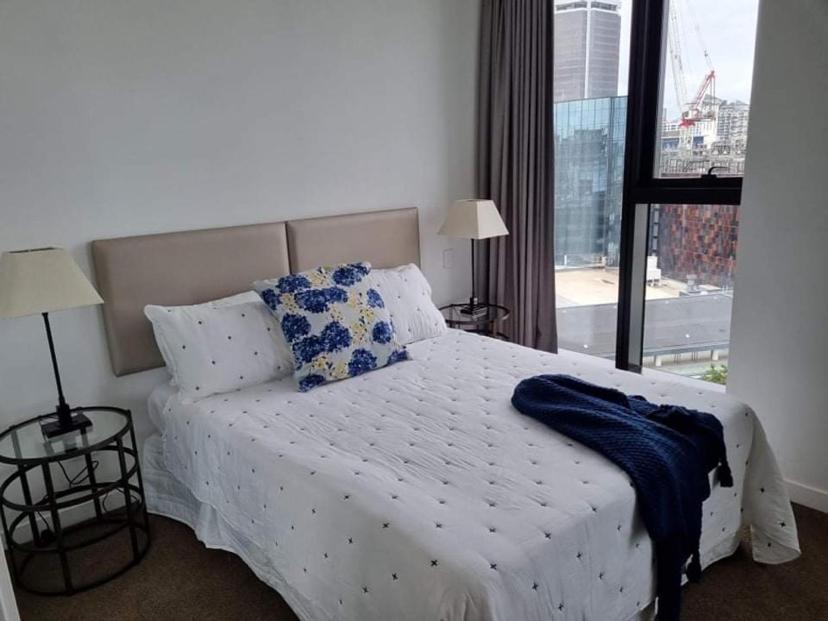 Modern, Central City, Penthouse Floor Apartment. view 5