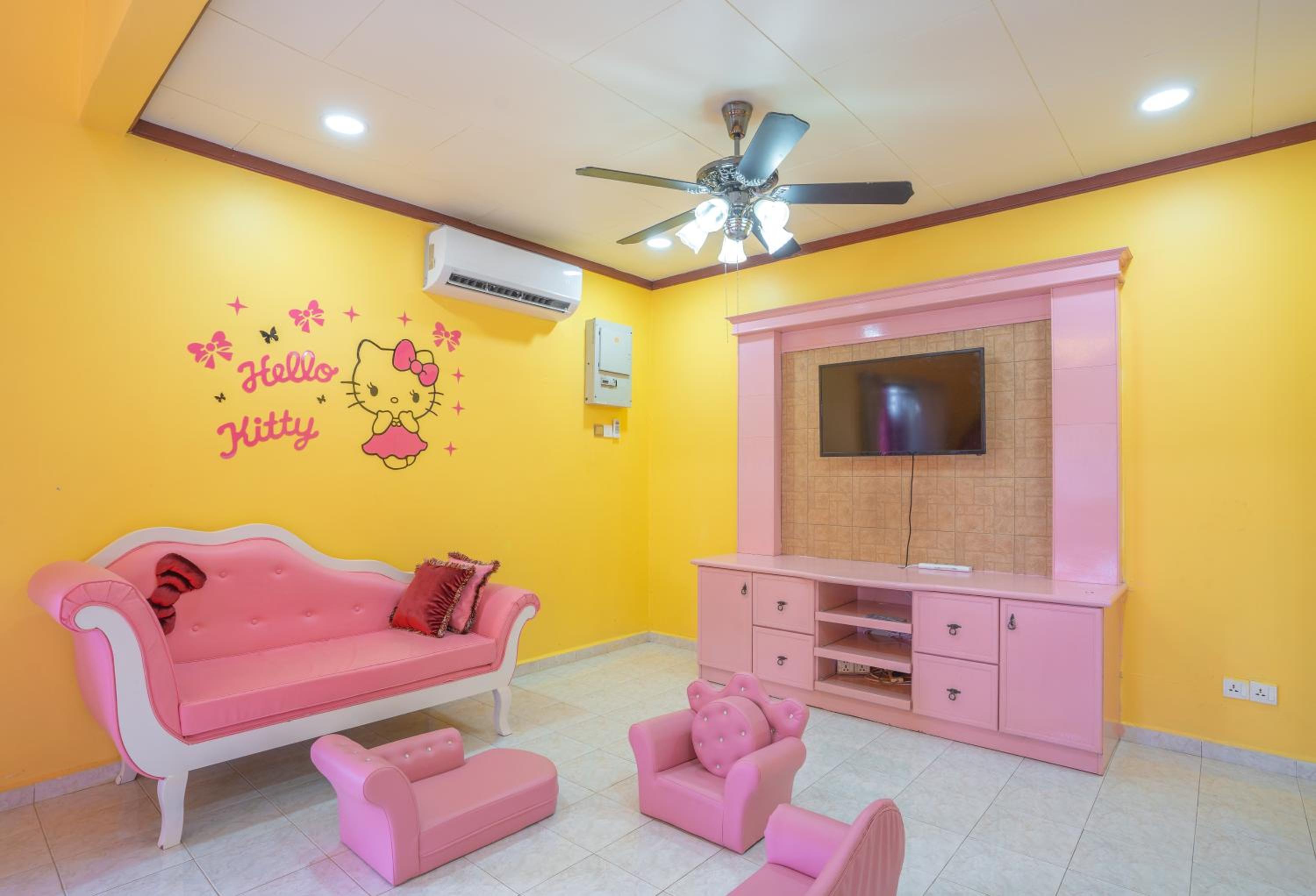 Kitty Paradise Lot 2950 photo 6