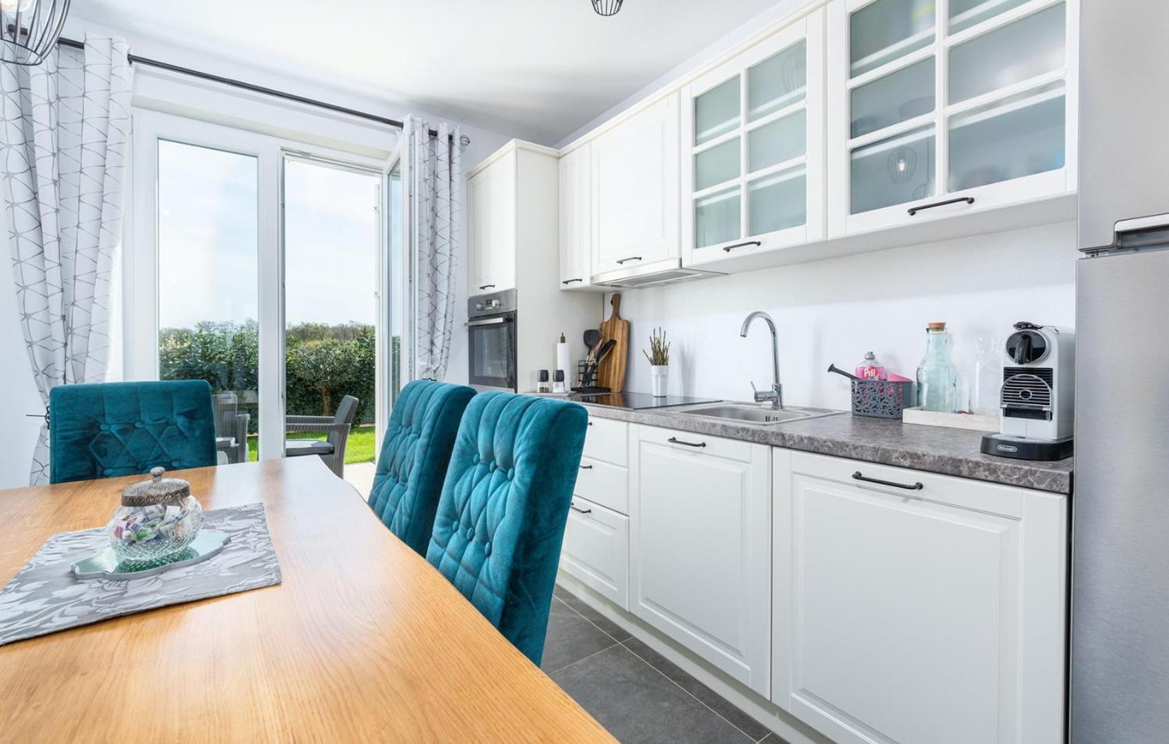 Holiday House Businia with Whirlpool view 4