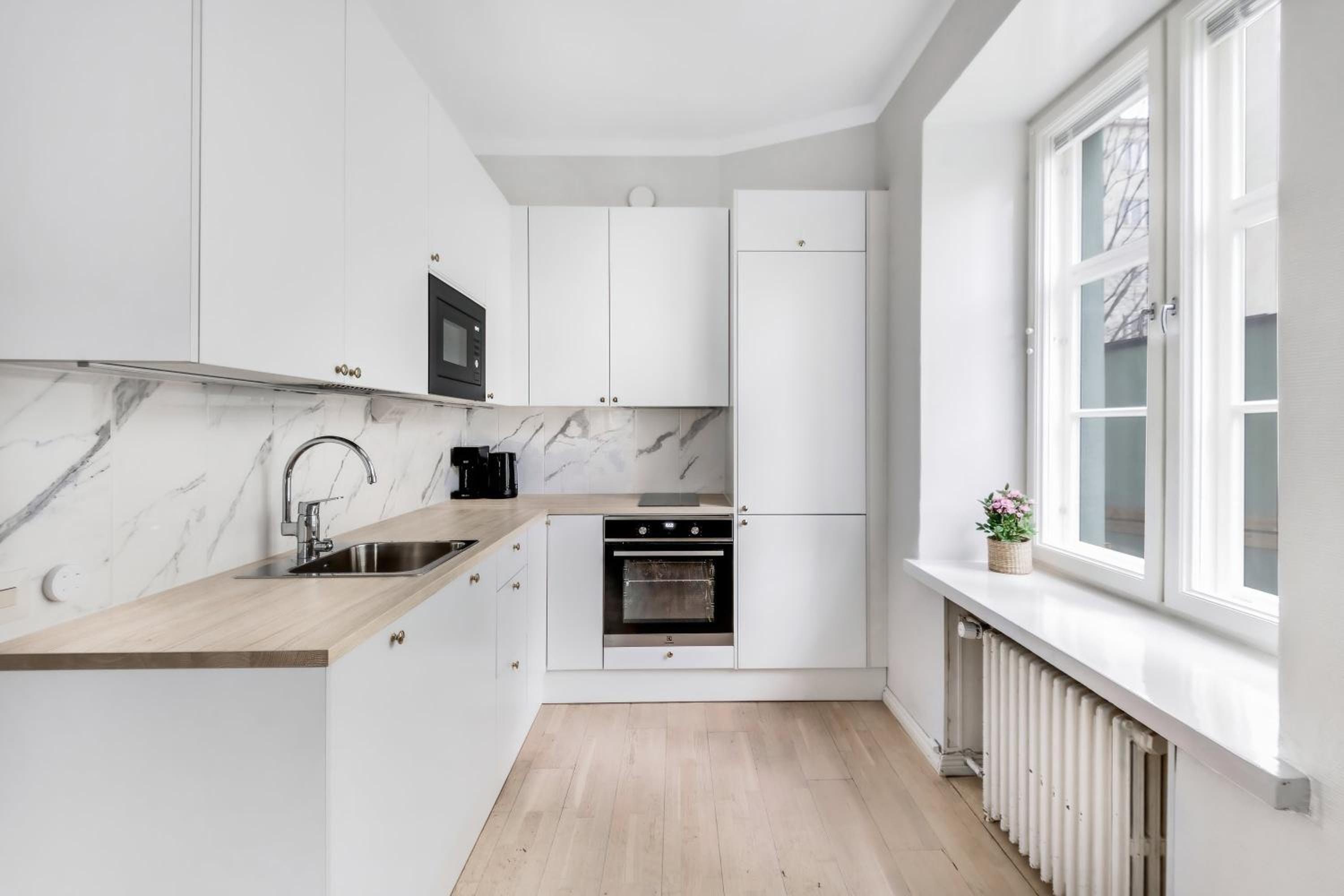 WeHost Modern Scandinavian Studio in Trendy Kallio view 4