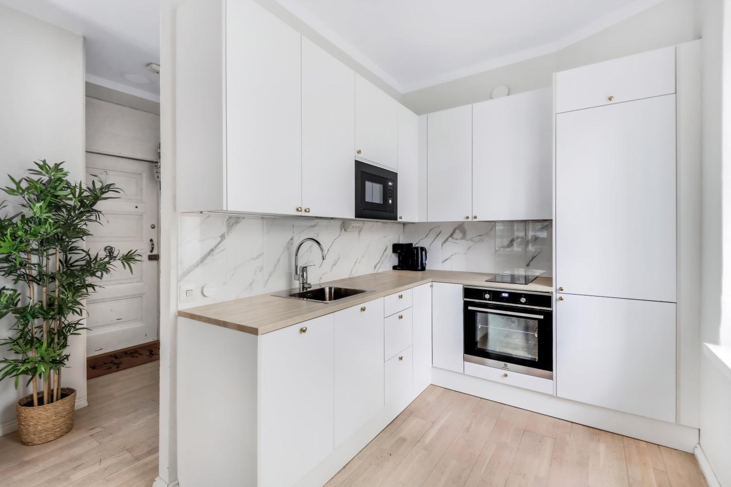 WeHost Modern Scandinavian Studio in Trendy Kallio view 5
