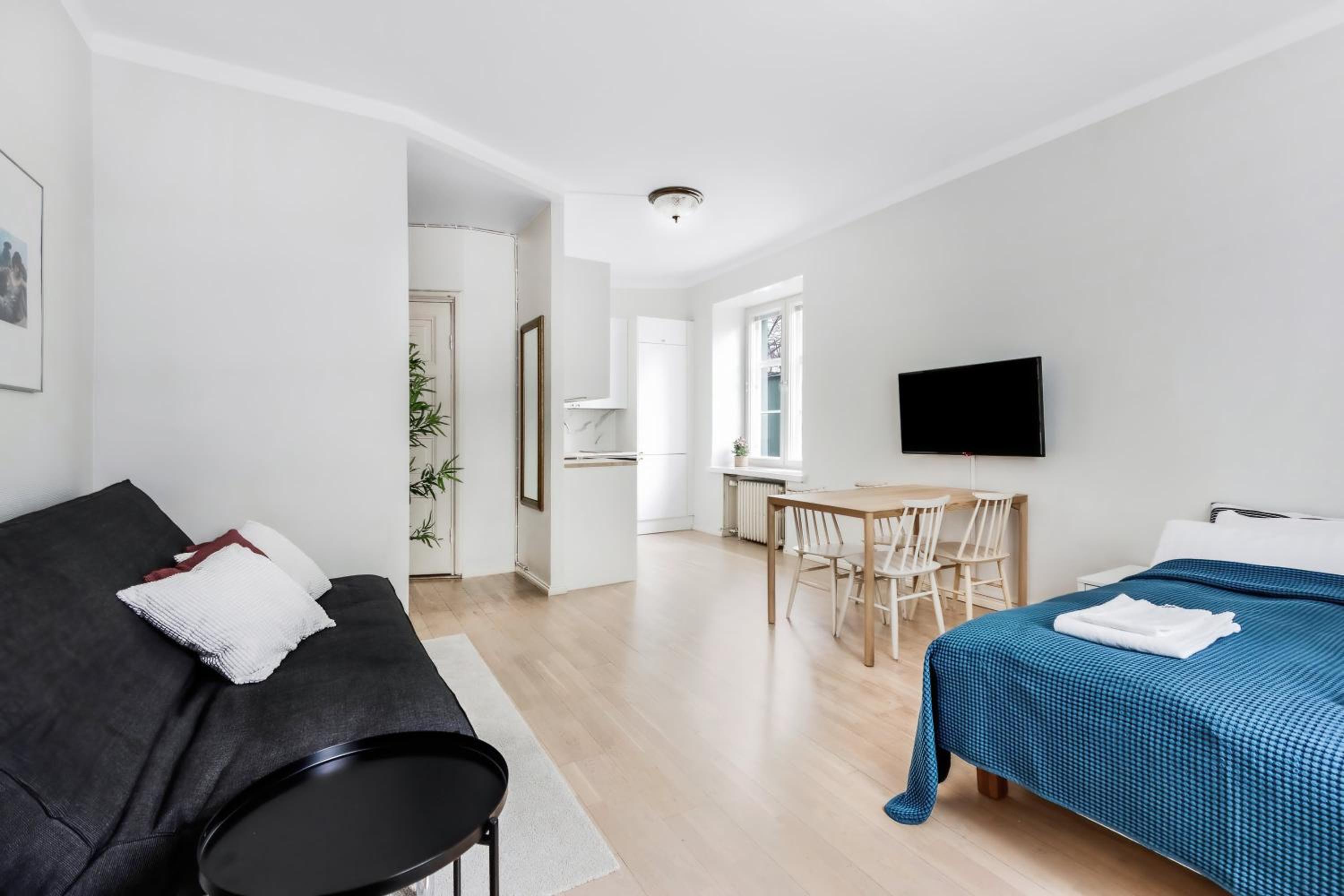 WeHost Modern Scandinavian Studio in Trendy Kallio view 3