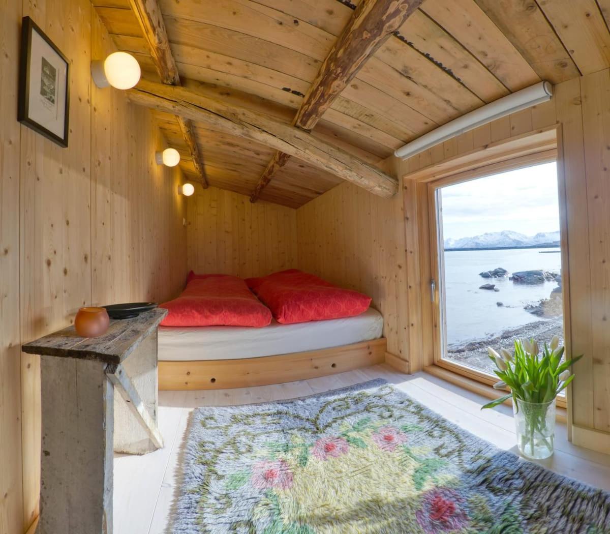 Villa Lofoten - The Steamery view 5