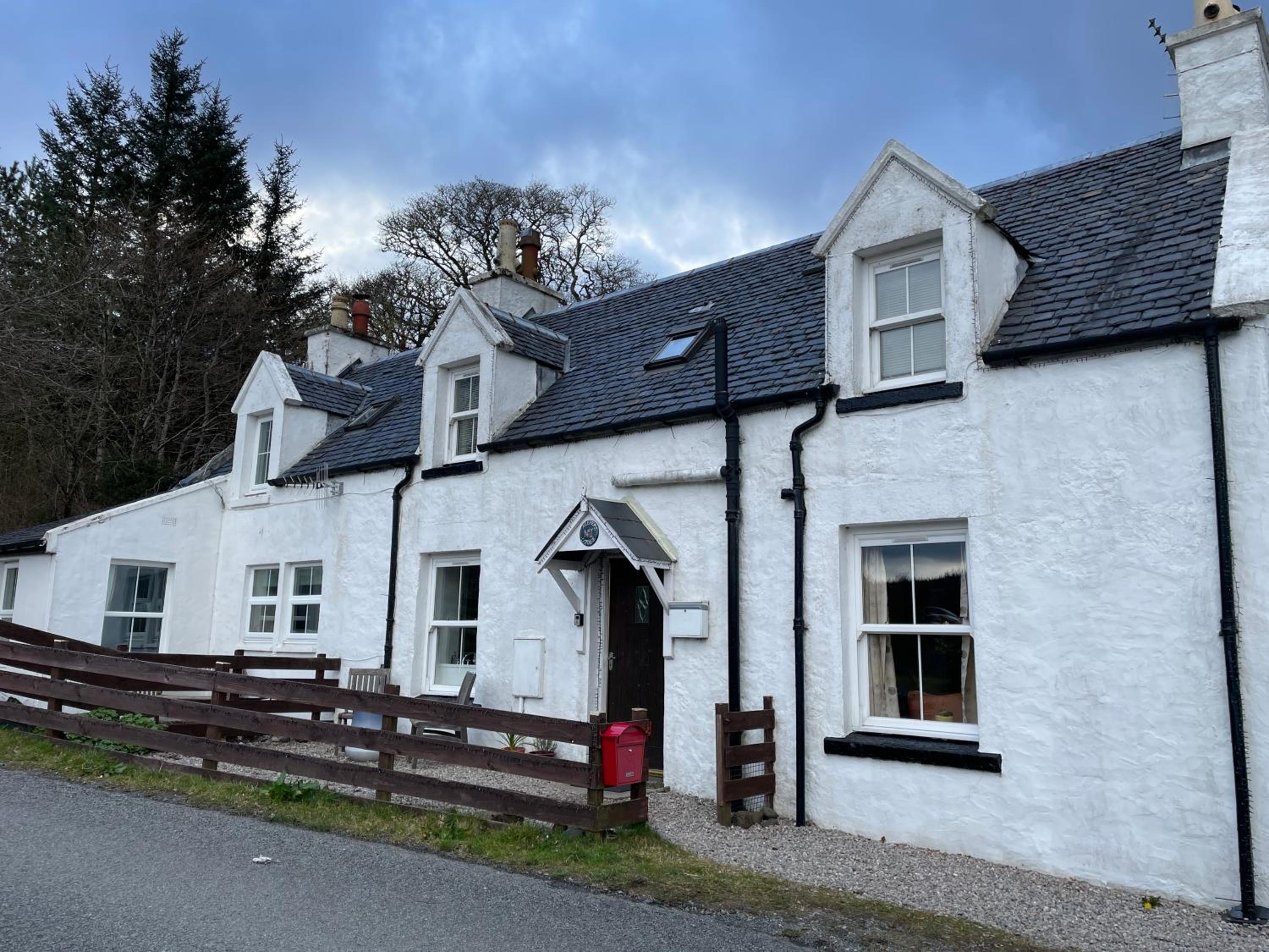 1 Keepers Cottage Skeabost Bridge Isle Of Skye view 3
