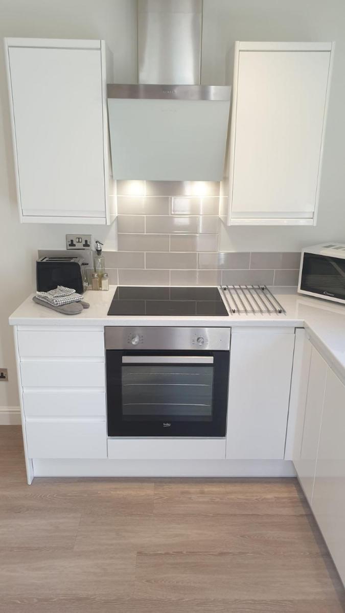 Large modern self contained apartment in Lymington