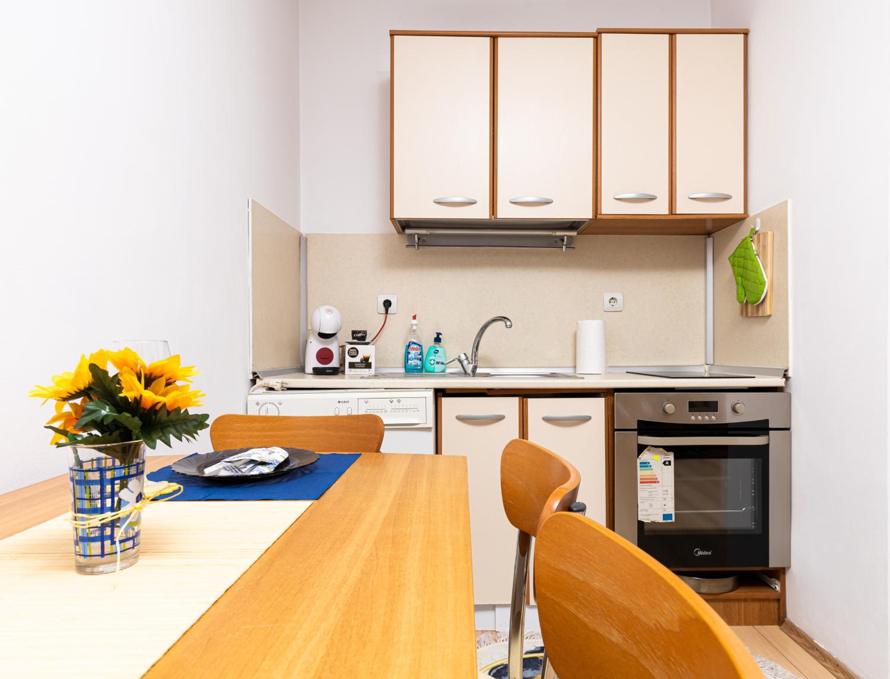 Lovely 1BD Apartment close to the Summer Theatre view 3