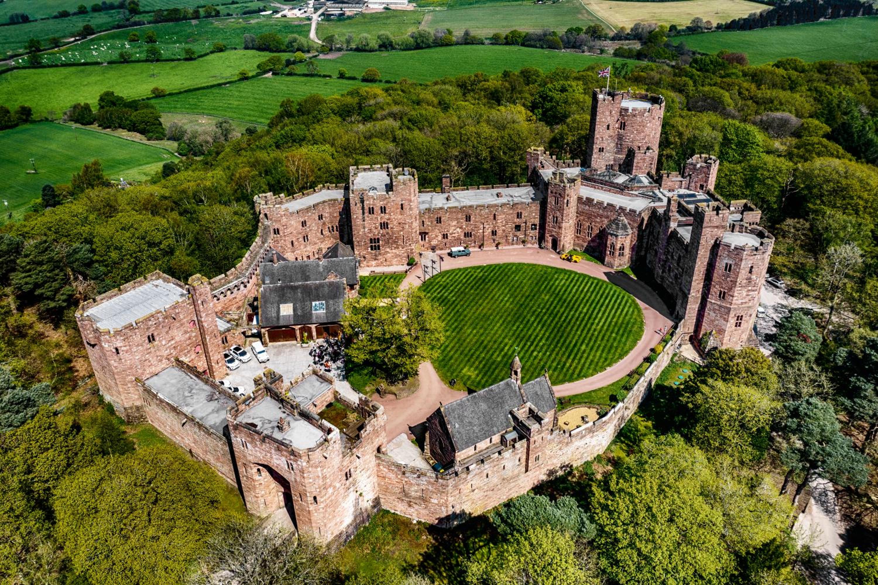 Hotel Peckforton Castle - Image 1