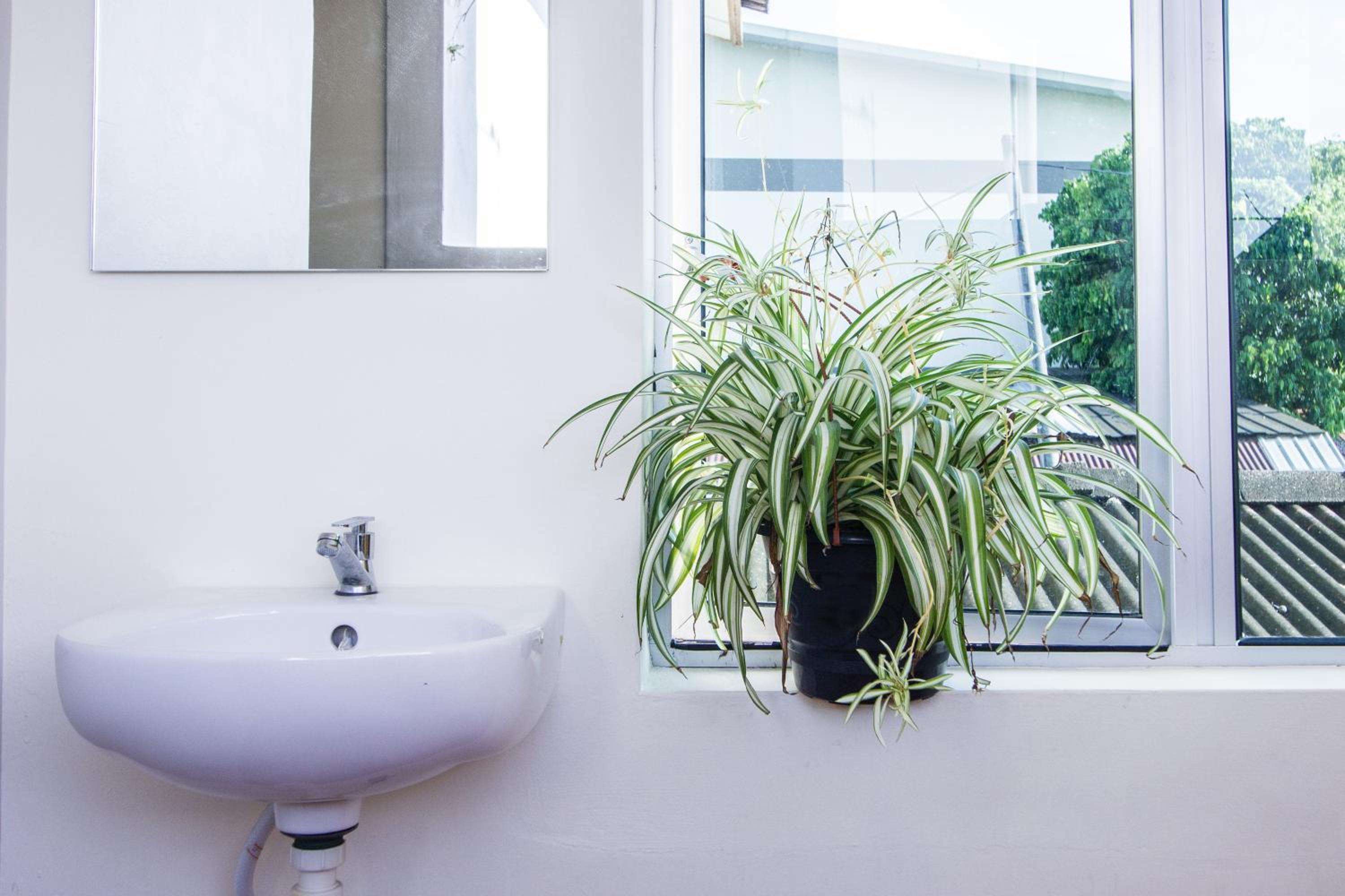 Explore 5BR Gardenhouse Retreats (Free Parking)