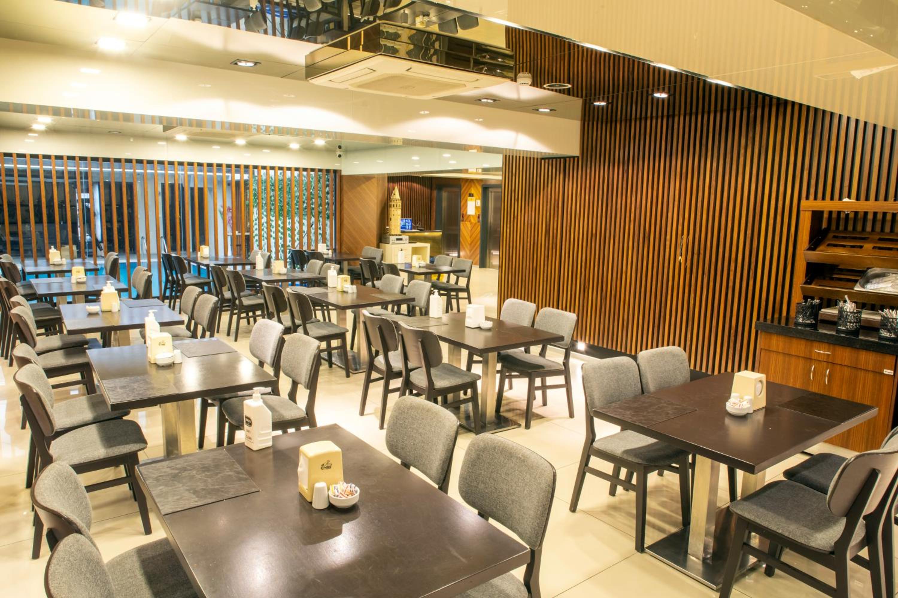 Martinenz Hotel - Image 36