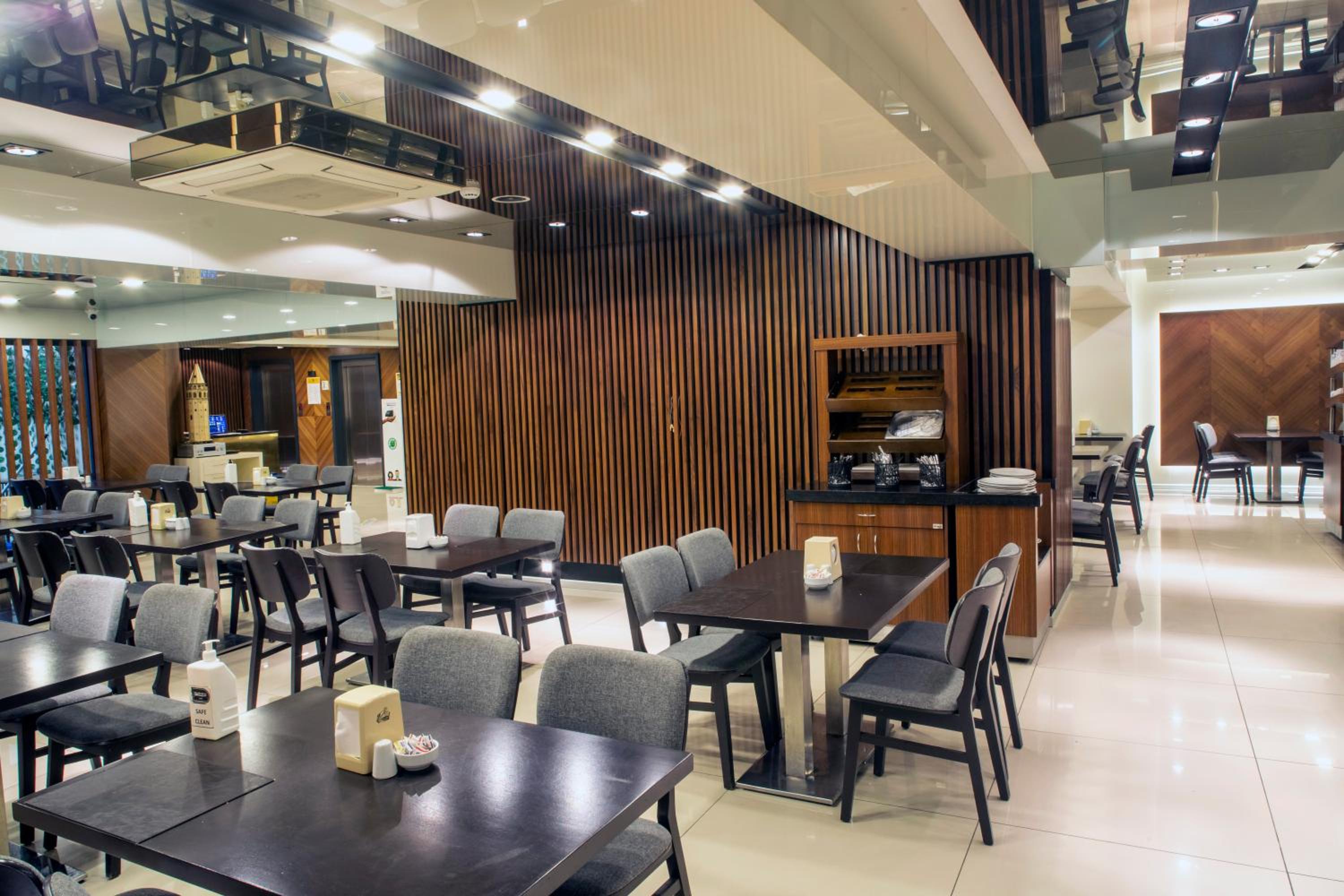 Martinenz Hotel - Image 39