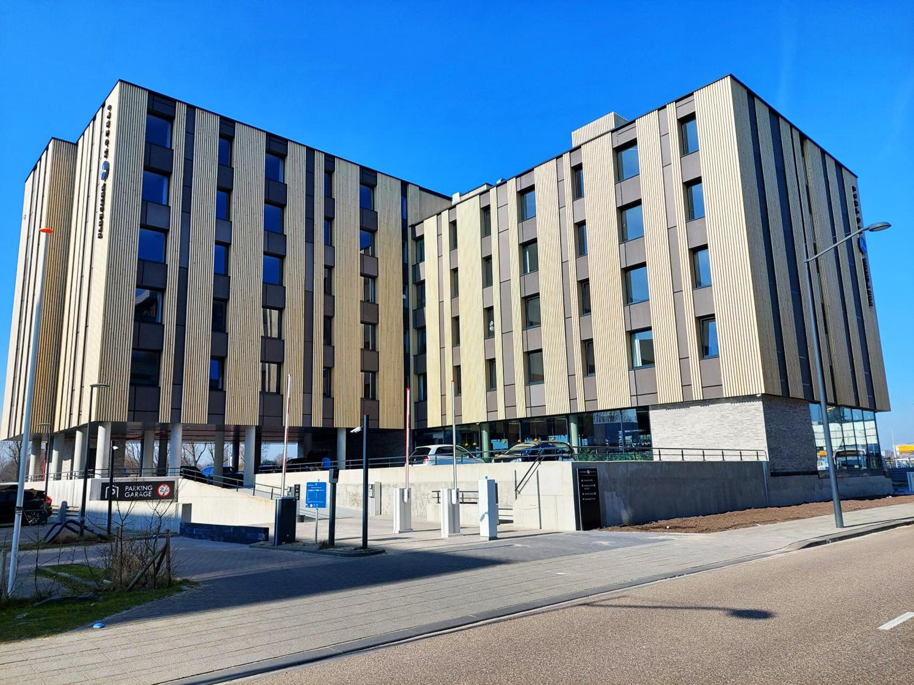 Hotel Fletcher Hotel Rotterdam-Airport - Image 1