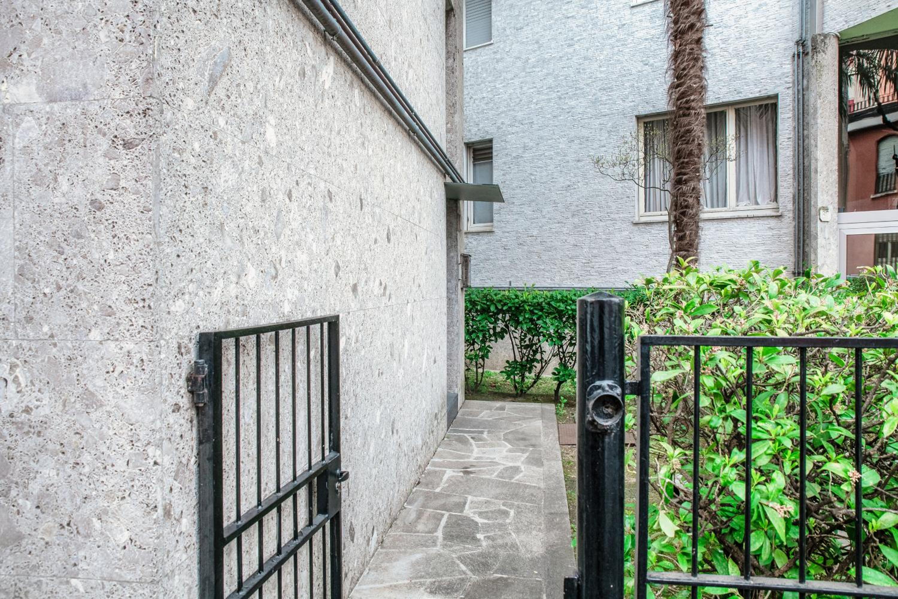 JOIVY Superb Family Flat in Como Perfect Centre view 3