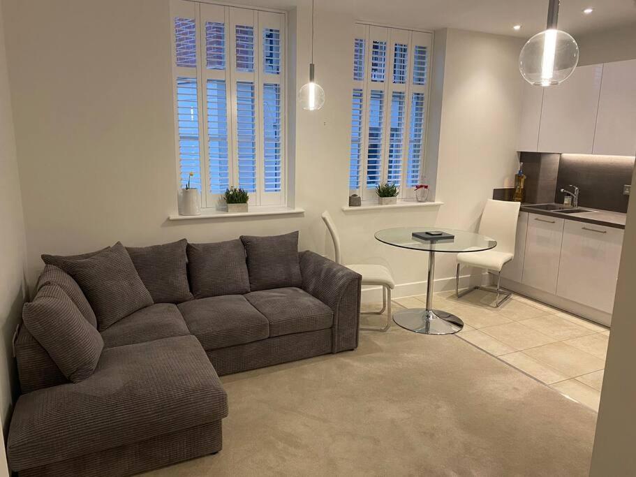 UNRIVALLED LOCATION - FIVE STAR - Worcester Apartment view 4