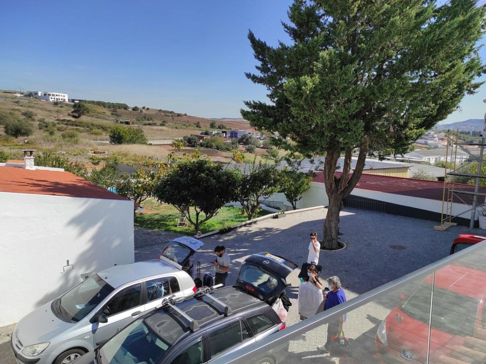 Hall 92 Quartos com WC em moradia com piscina A-das-Lebres Loures
