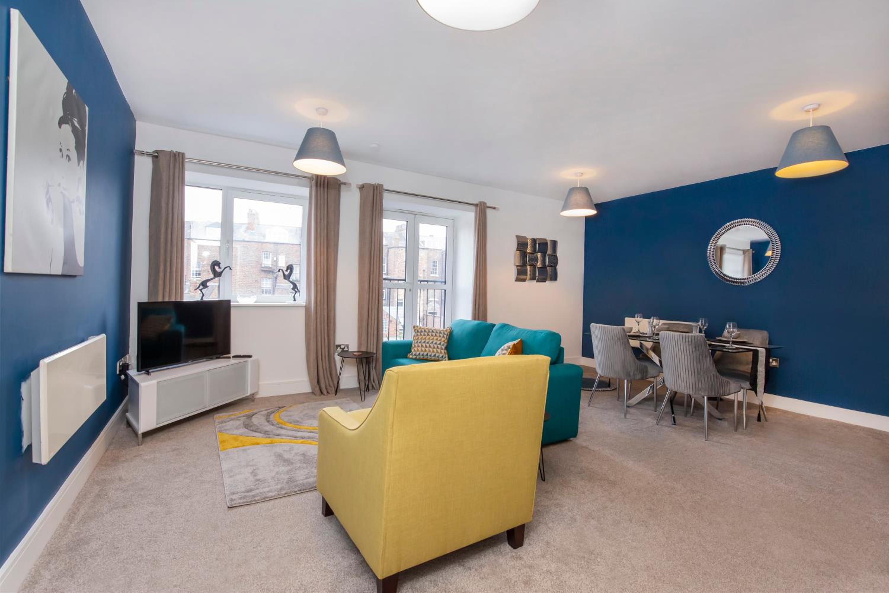 York Luxury 2 bedroom apartment near City Centre view 3