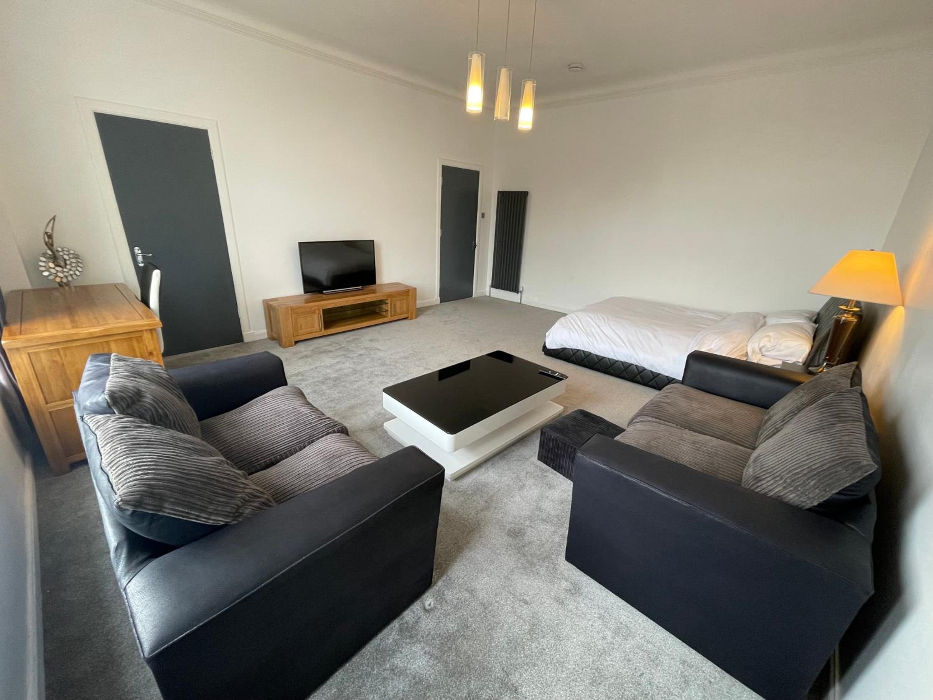 Premier Apartment C view 4