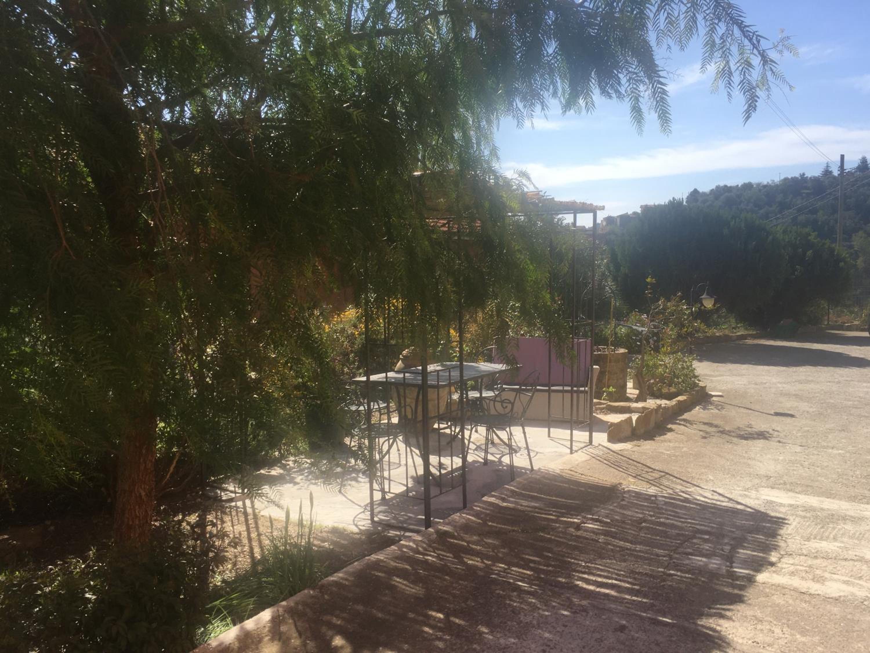HOST4U - Olivo Al Mare, Splendido Appartamento al piano terra con Area Esterna e Parcheggio Auto a DOLCEDO, 10 minuti in auto dal Mare view 4