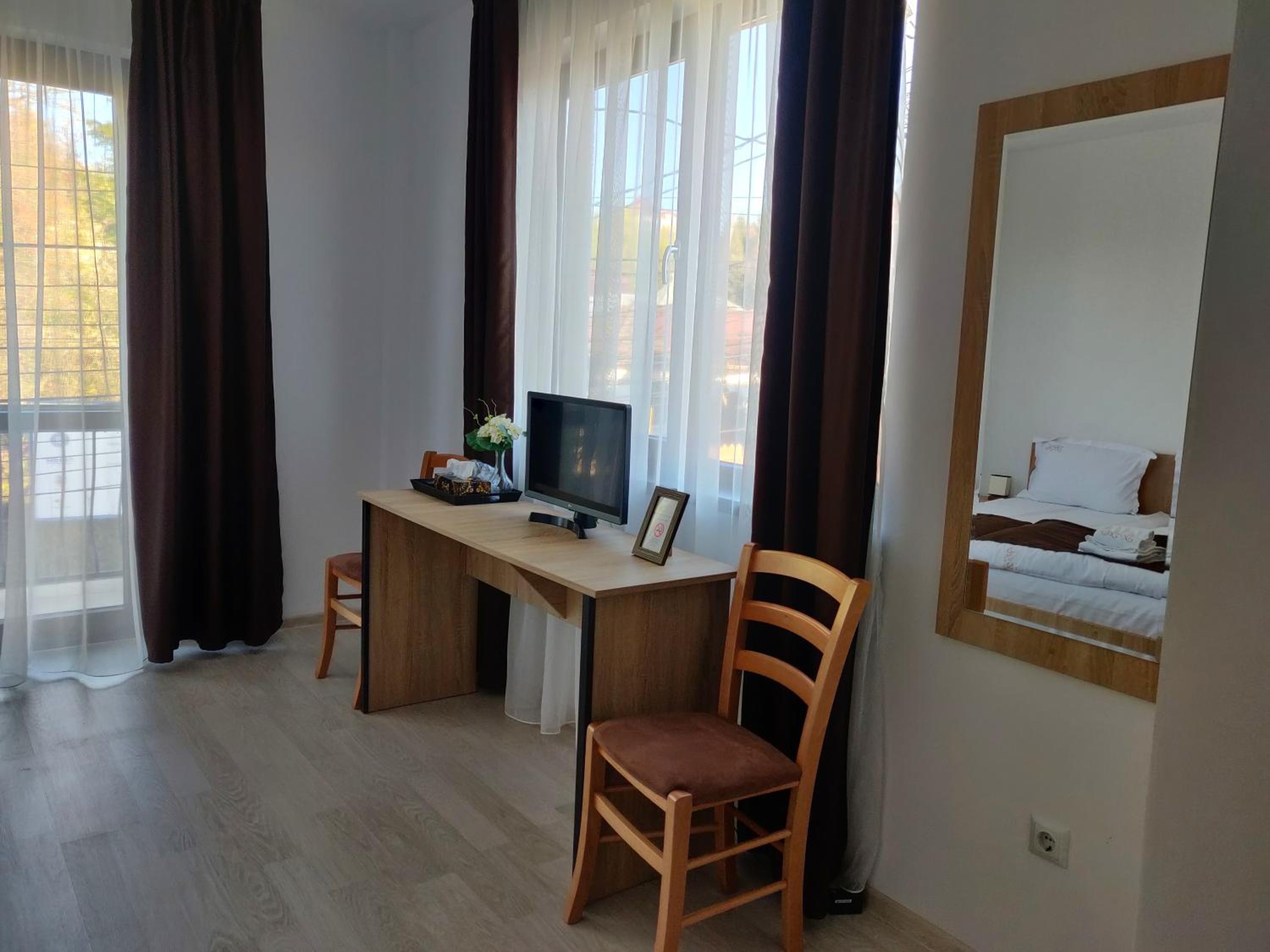 Photo 6