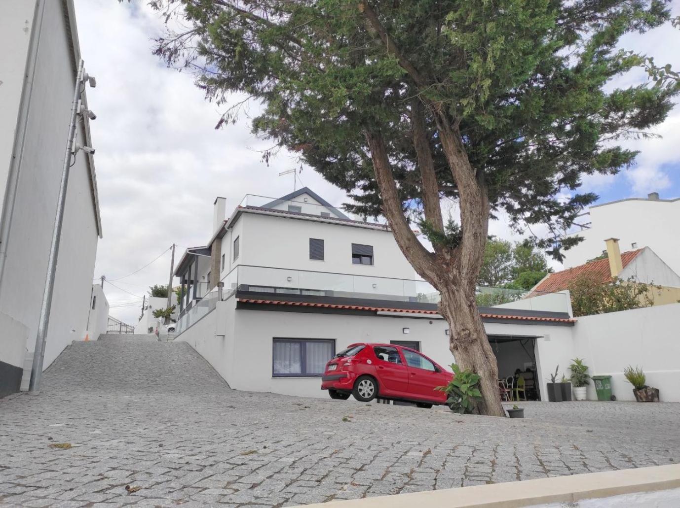 Hall 92 Quartos com WC em moradia com piscina A-das-Lebres Loures