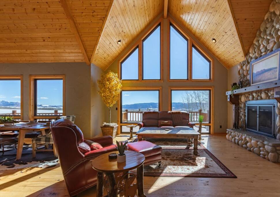 MAJESTIC VIEWS FAMILY LODGE with Large Deck view 3