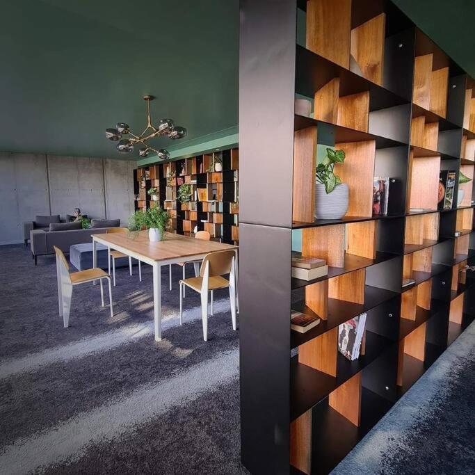 Cosmopolitan APT 1407, 5 Star Facilities, 15m SJO Airport, Parking, Pool, Gym view 4