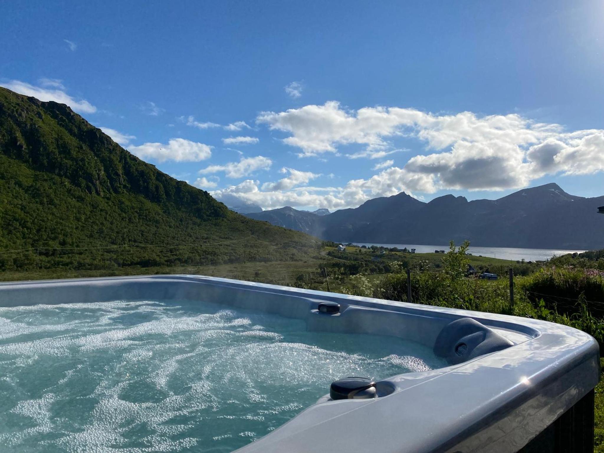 Hotel Villa med jacuzzi og nydelig utsikt - Image 1
