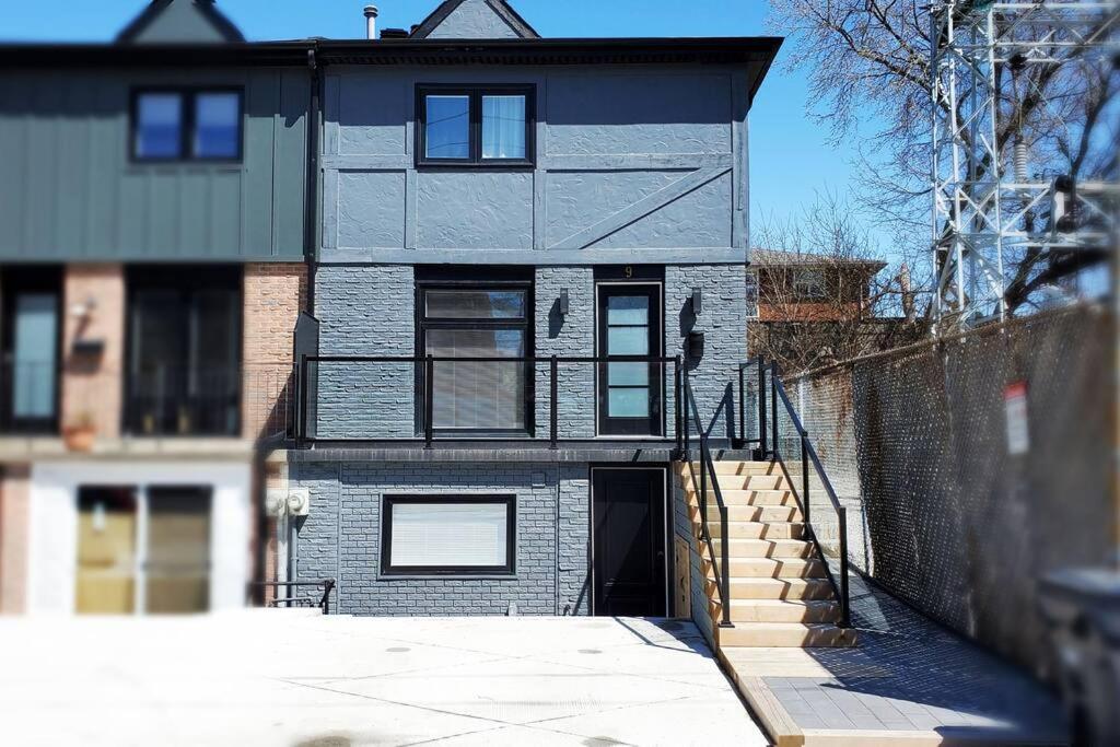 Renovated Guest Suite Near The Lake & High Park in Toronto!