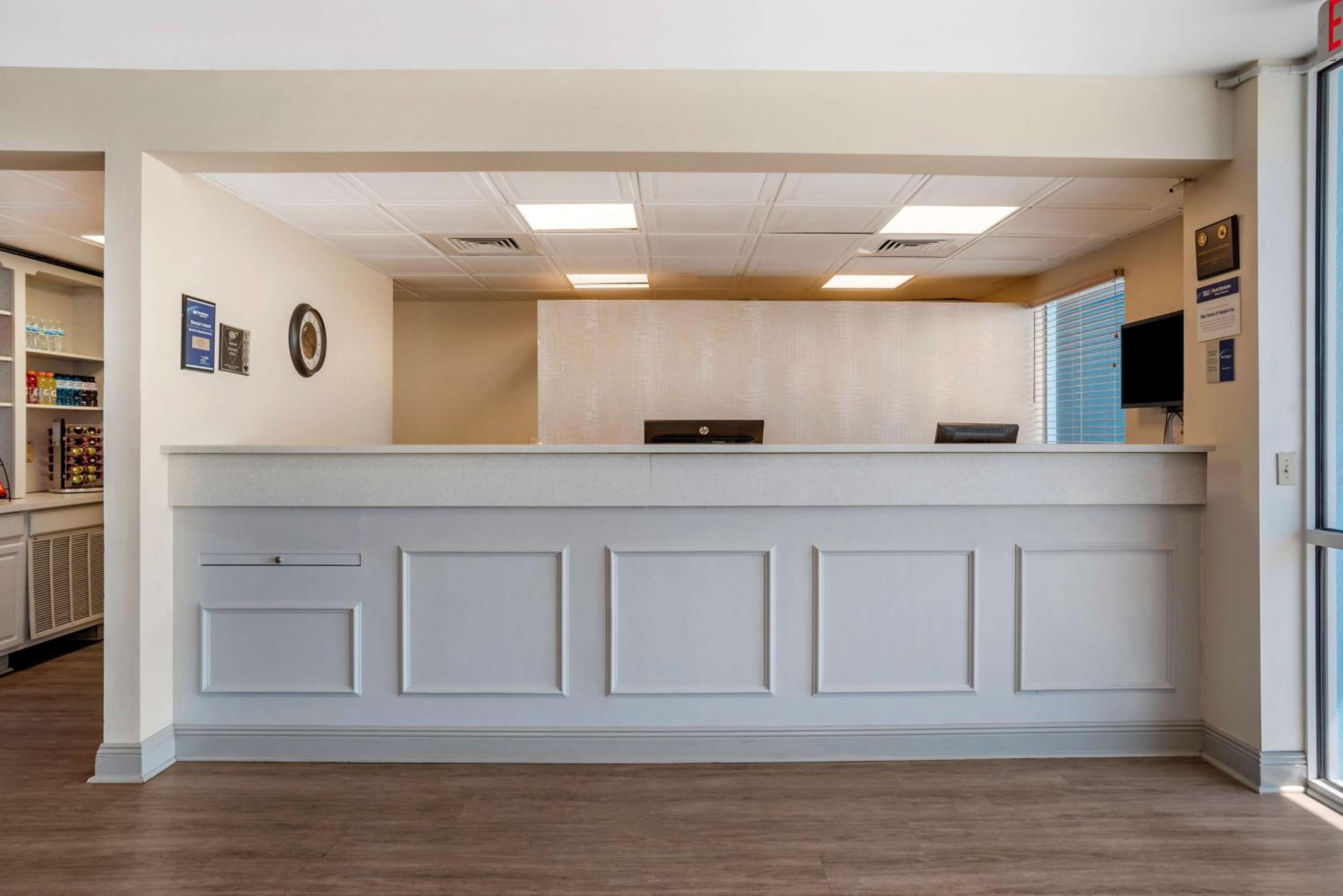 Pensacola Vacations - Best Western Navarre Waterfront - Property Image 12