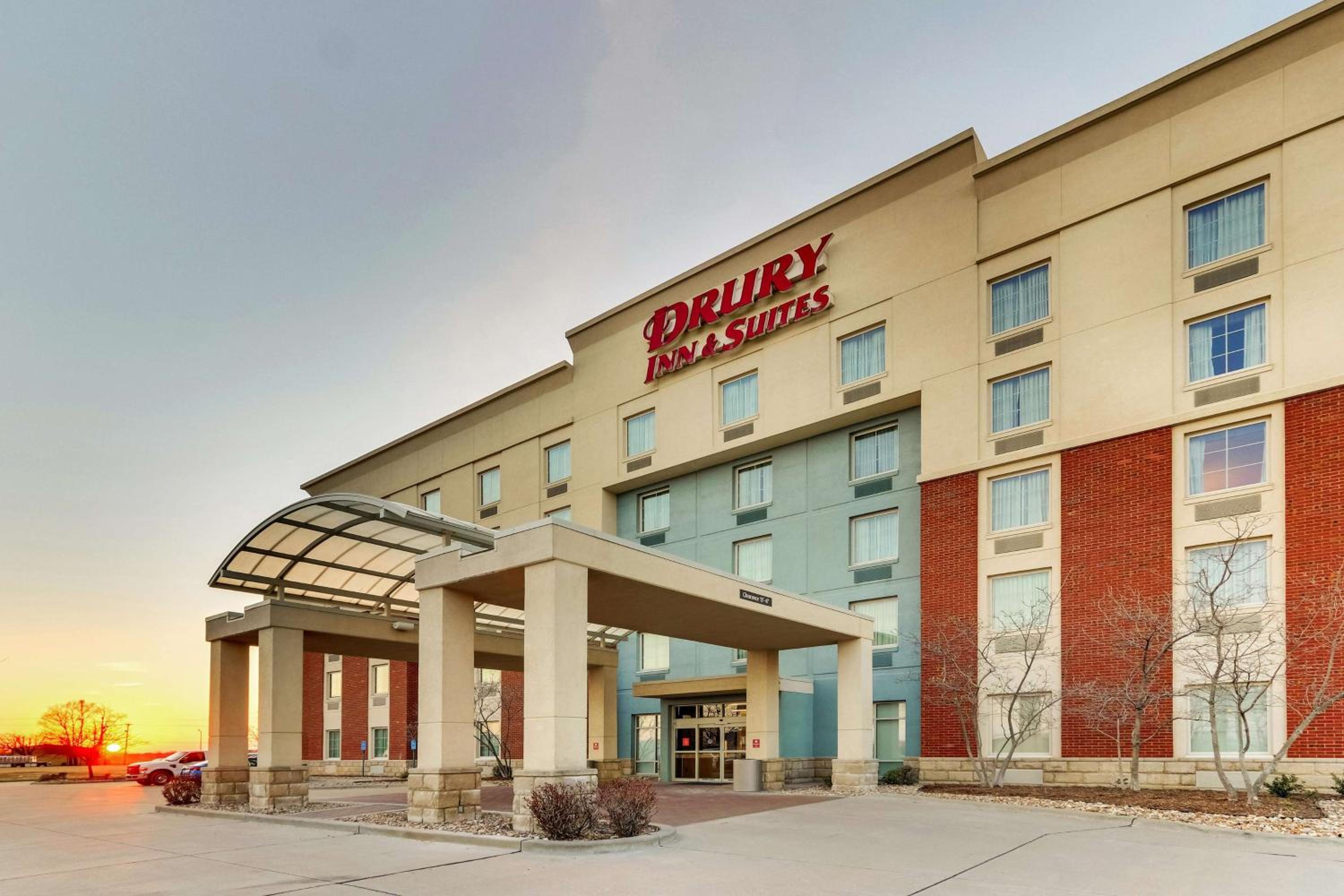 Sikeston Vacations - Drury Inn  Suites Sikeston - Property Image 1