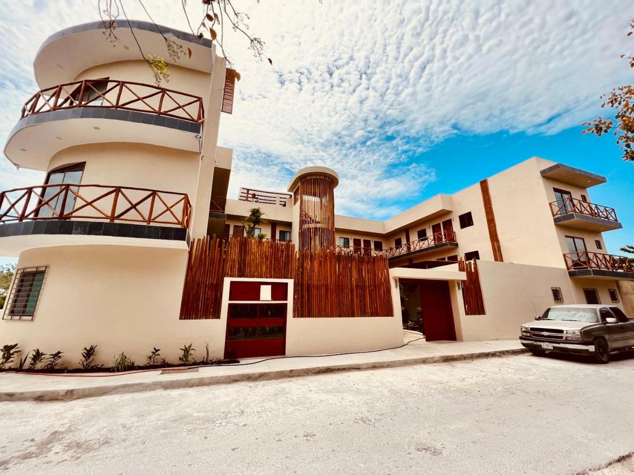 Hotel Manglar Suites - Image 1