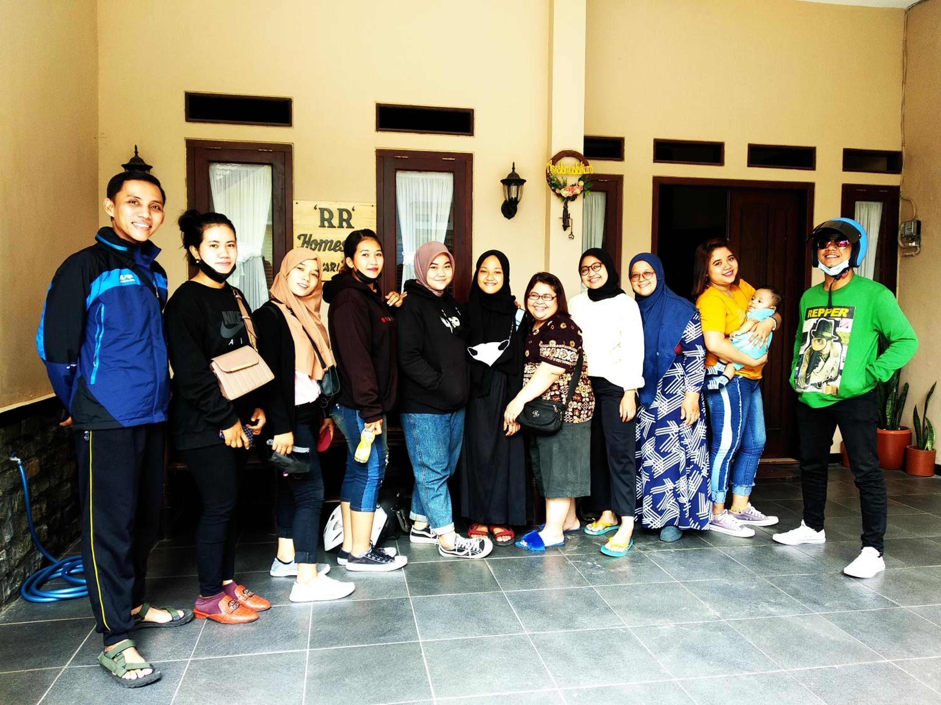 RR Family Homestay Syariah Batu - Property Image 23