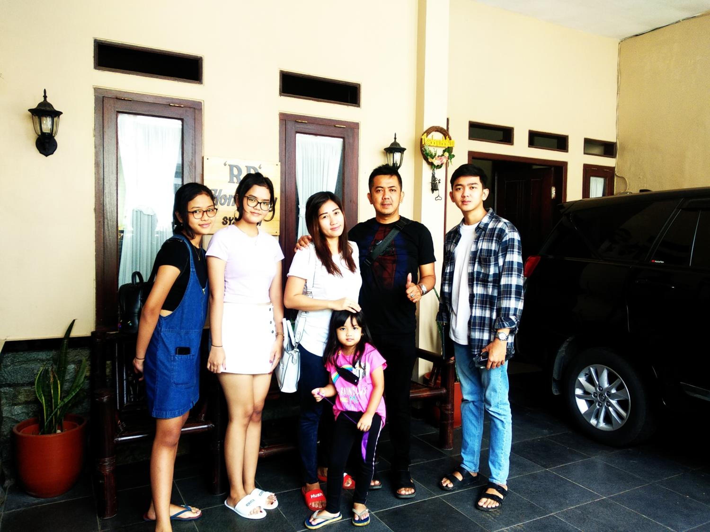 RR Family Homestay Syariah Batu - Property Image 24