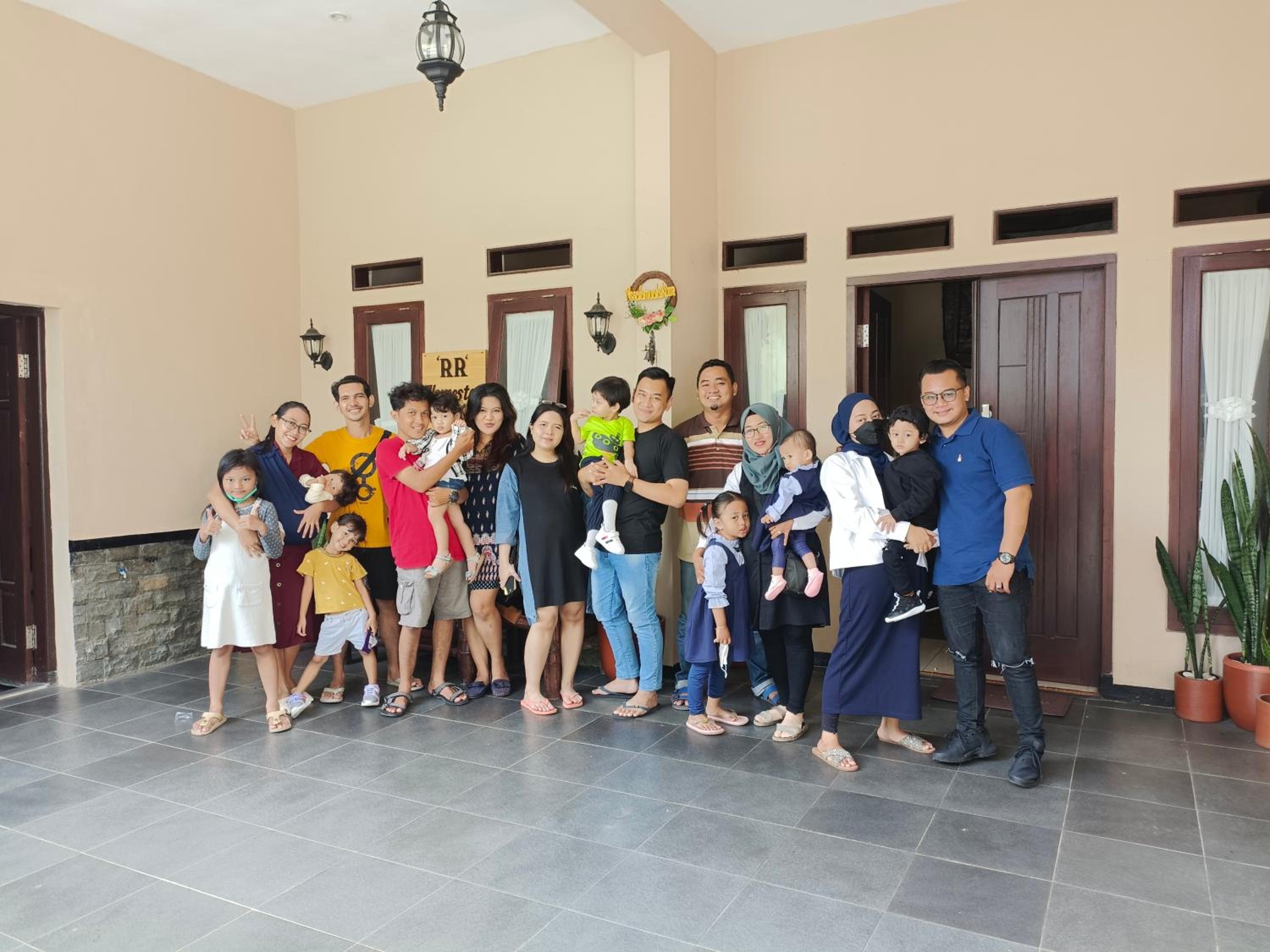 RR Family Homestay Syariah Batu - Property Image 34