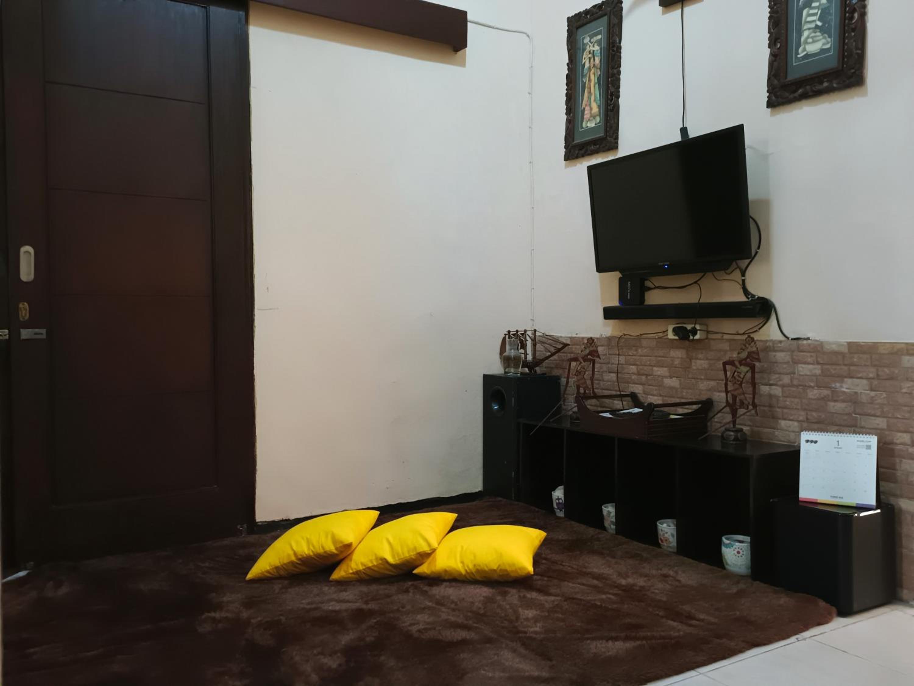 RR Family Homestay Syariah Batu - Property Image 5