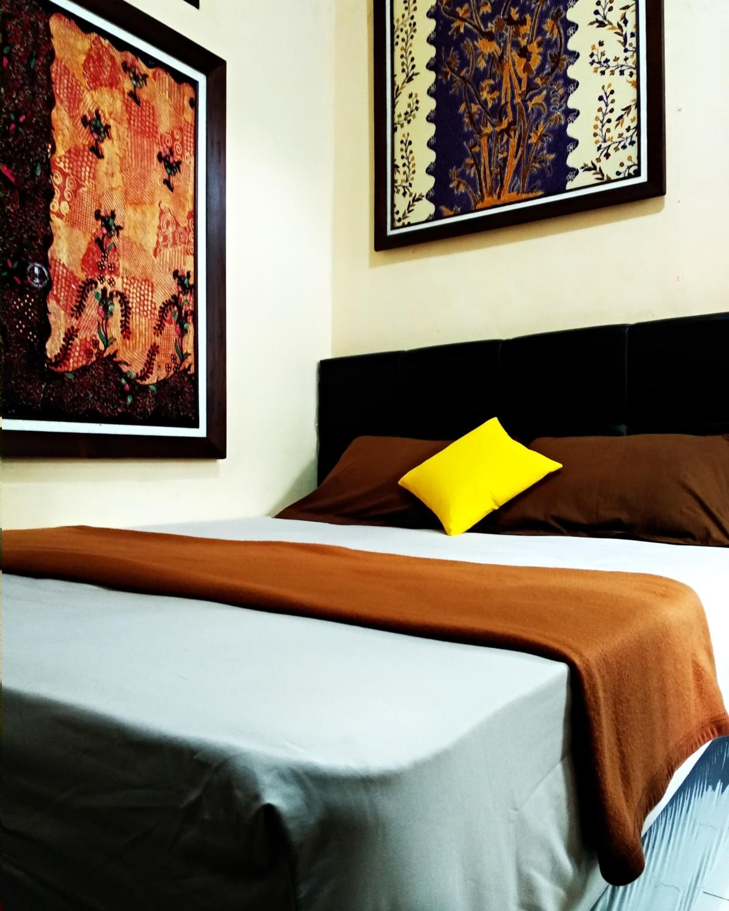 RR Family Homestay Syariah Batu - Property Image 7